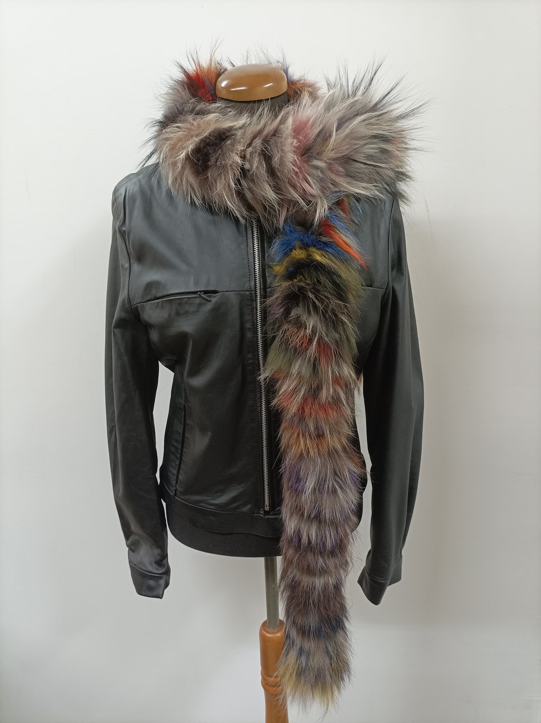 Fur Finn Raccoon multicolor long scarf fluffy and thick quality. - Image 3