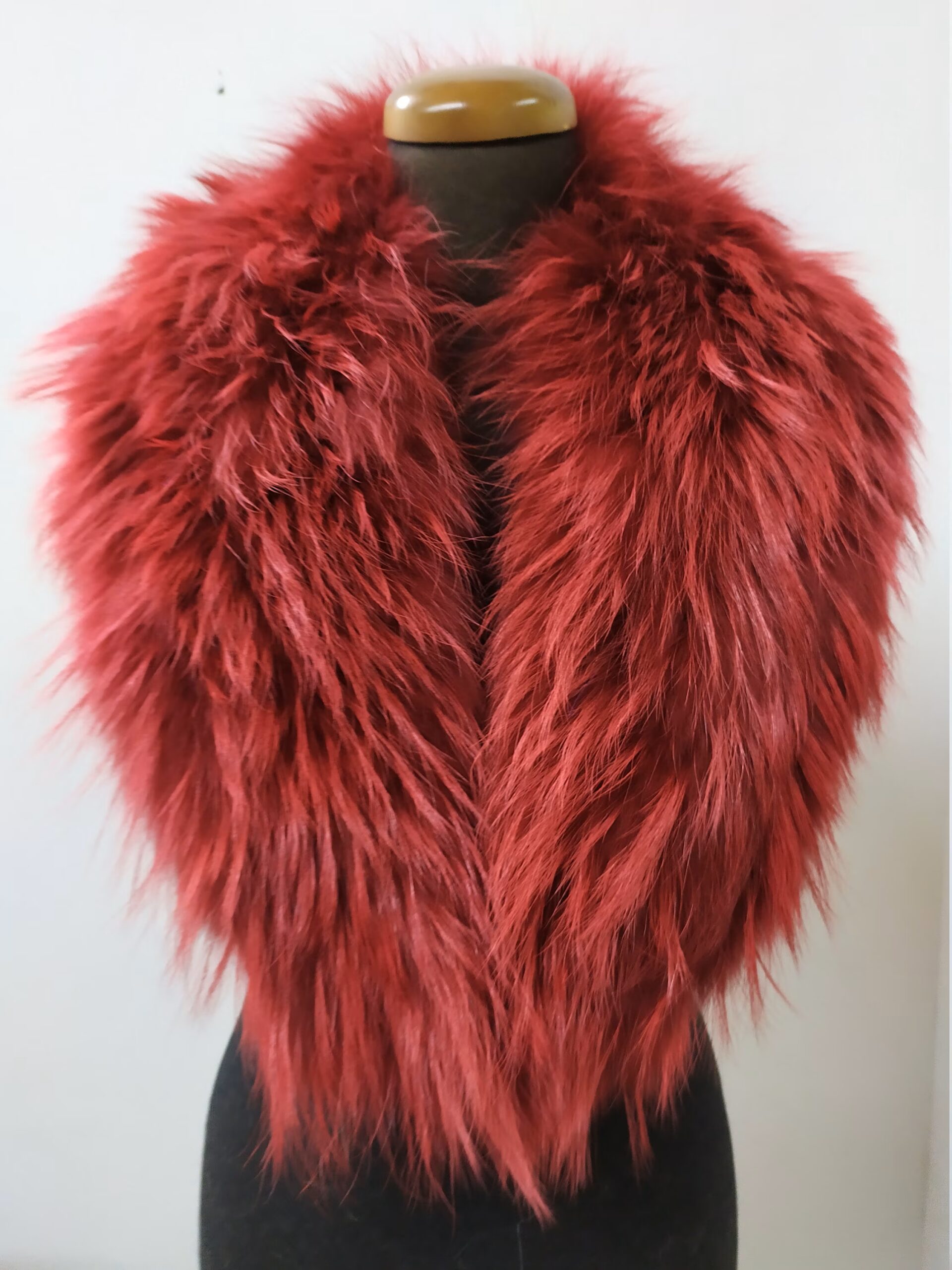 Red Finn Raccoon Fur Collar: Winter Coat Accessory