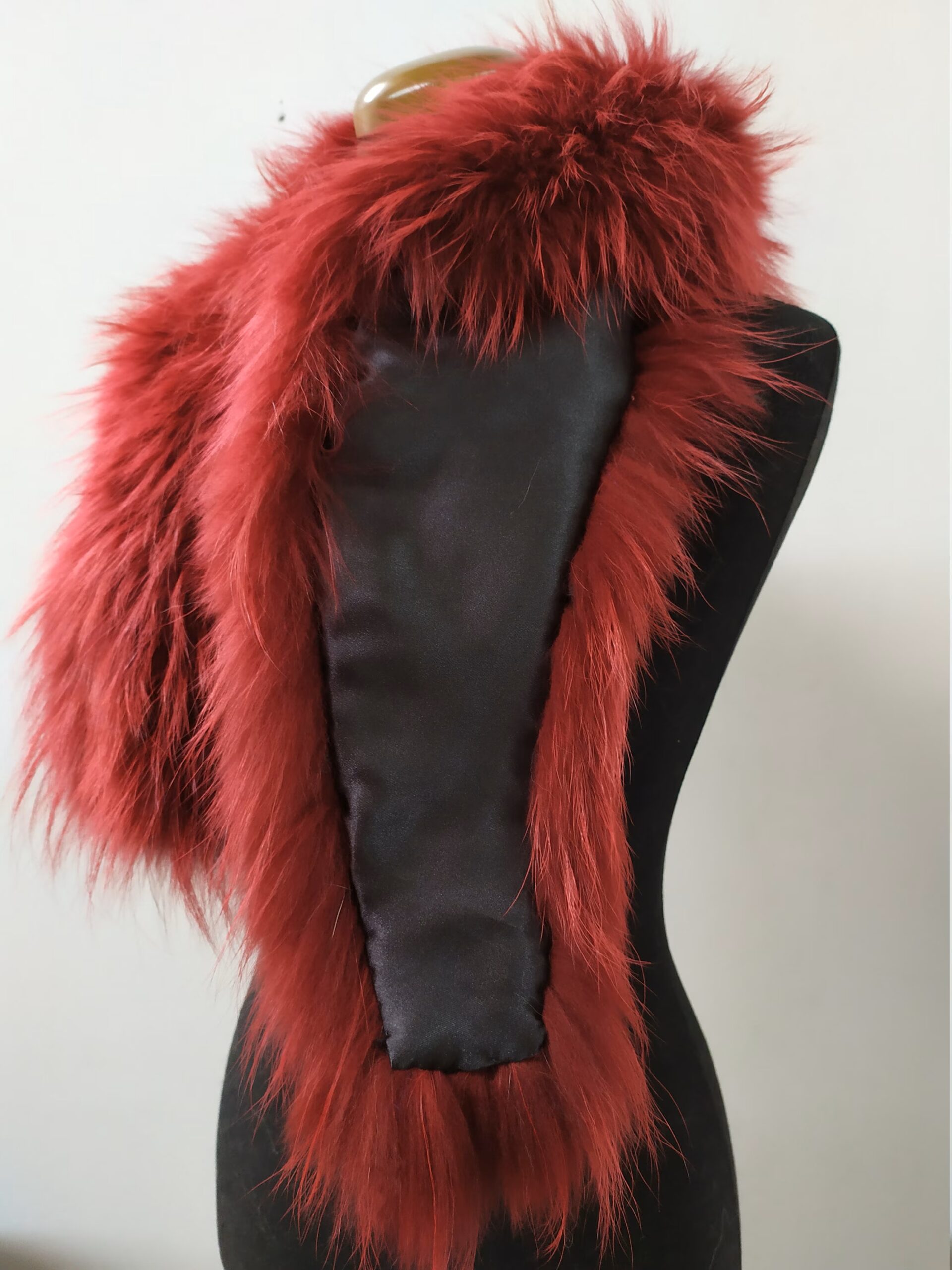 Red Finn Raccoon Fur Collar: Winter Coat Accessory - Image 3