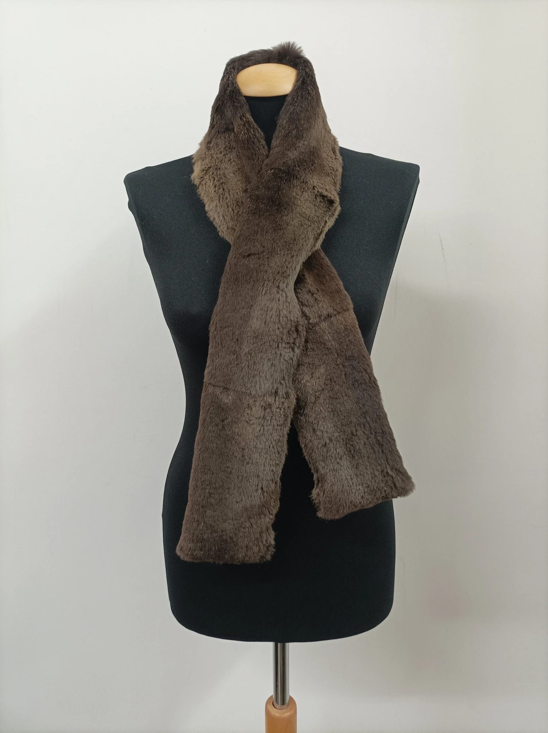 Brown Rabbit Fur Scarf: Unisex Winter Accessory - Image 4