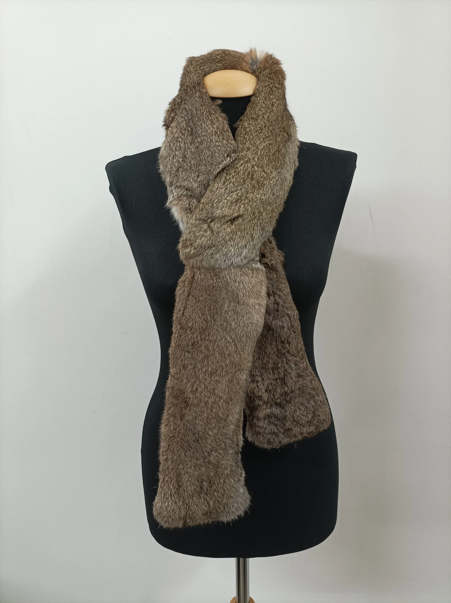 Natural Rabbit Fur Scarf: Unisex Winter Accessory - Image 3