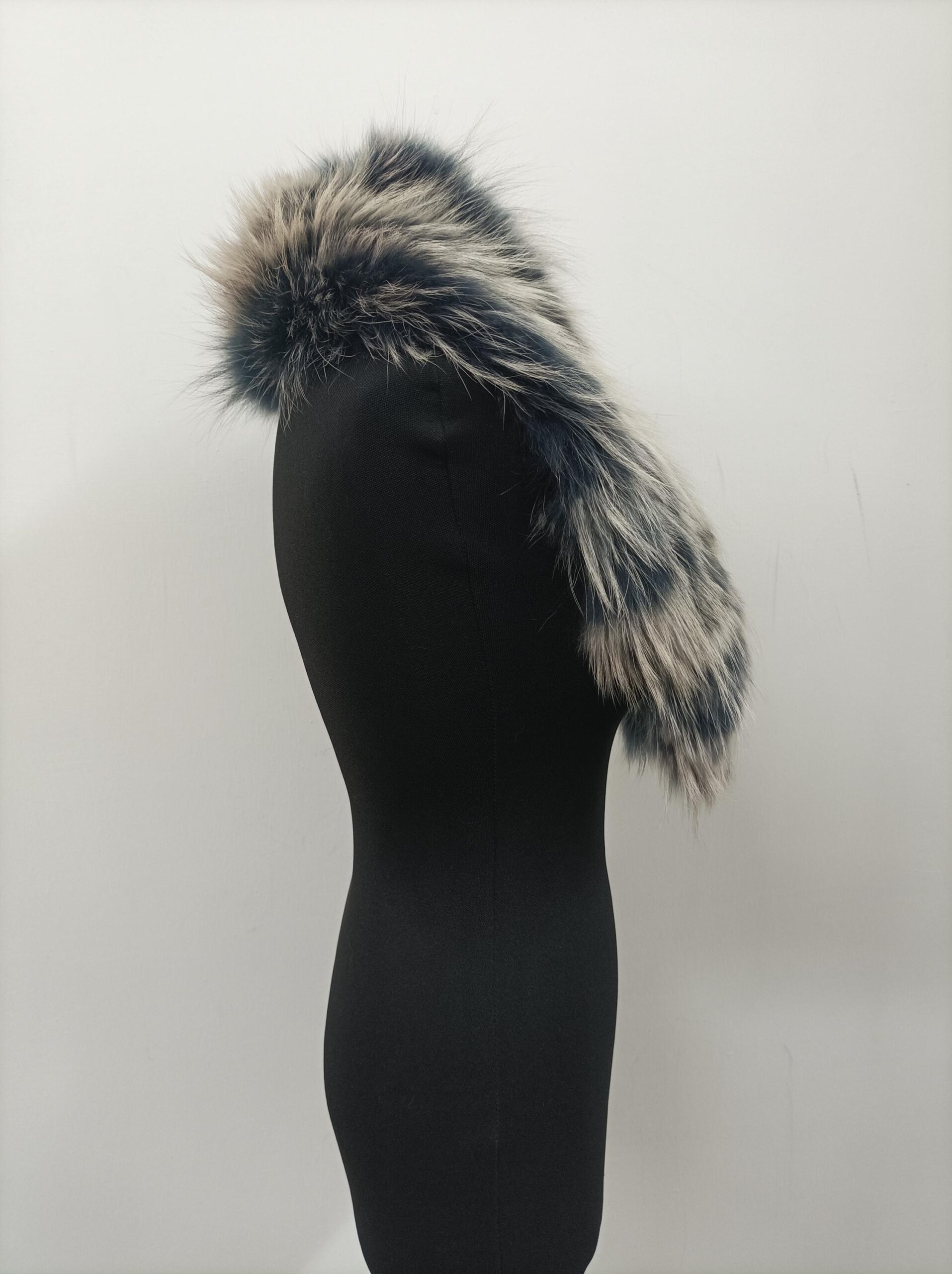 Finn Raccoon Fur Collar: Winter Coat Accessory - Image 2