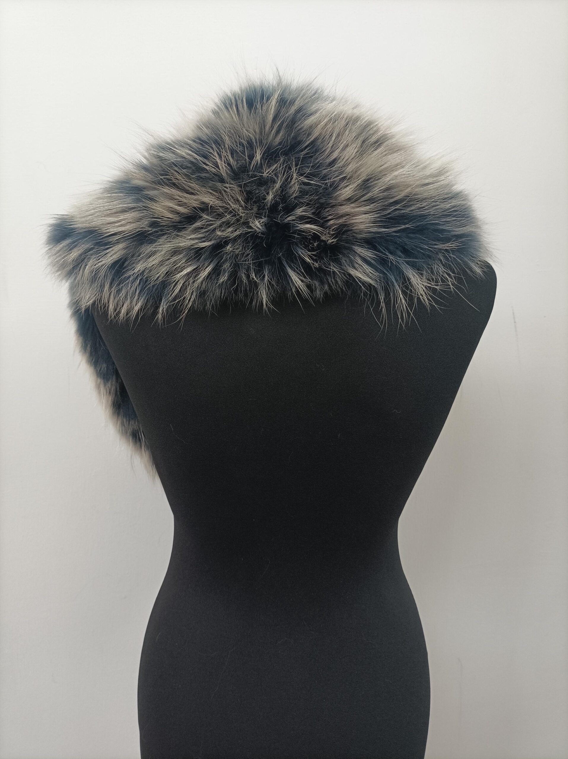 Finn Raccoon Fur Collar: Winter Coat Accessory - Image 4