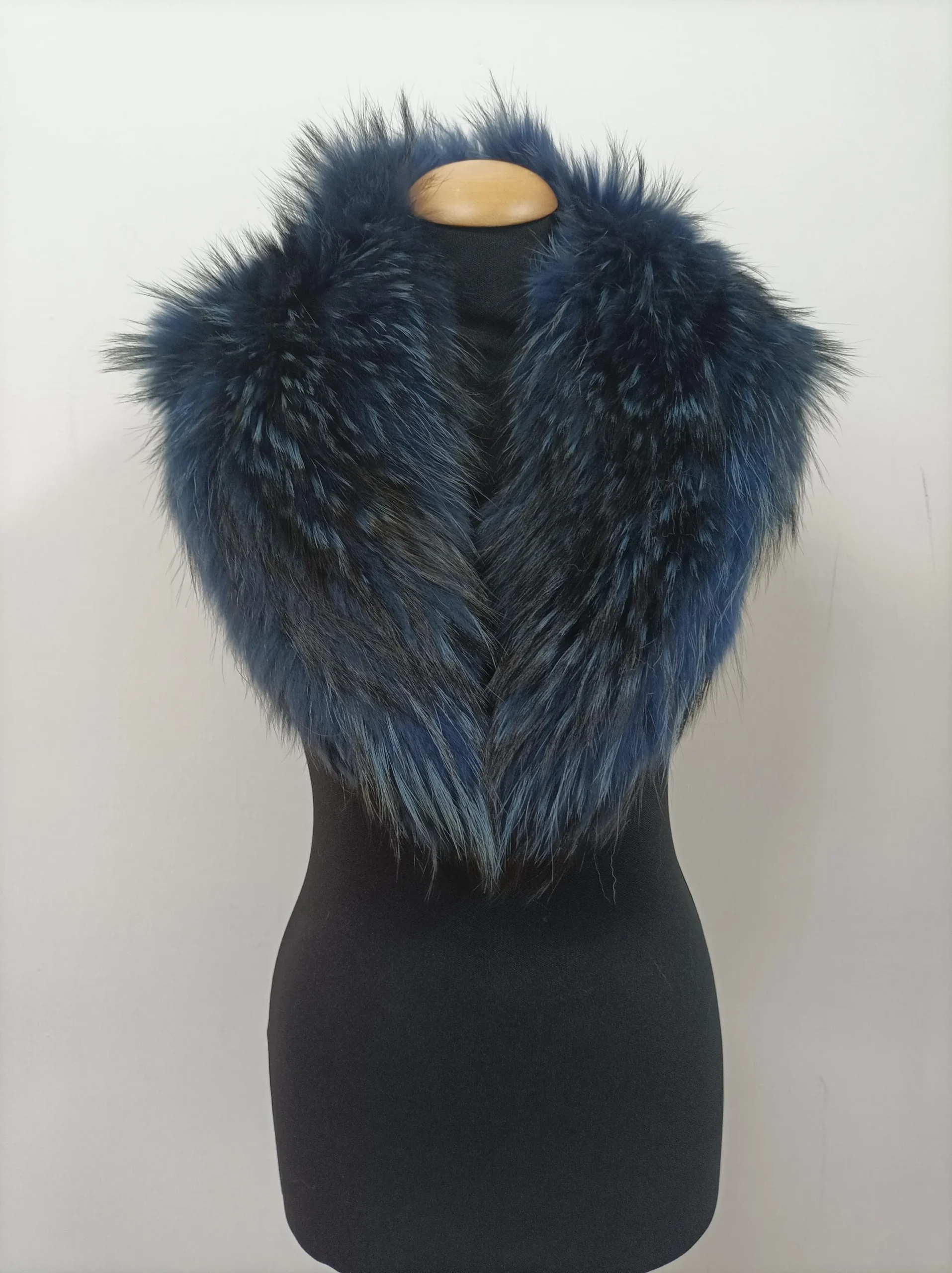 Blue Finn Raccoon Fur Collar: Winter Coat Accessory