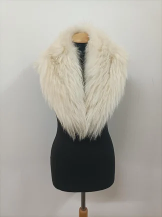 Finn Raccoon Fur Collar: Ecru Winter Coat Accessory