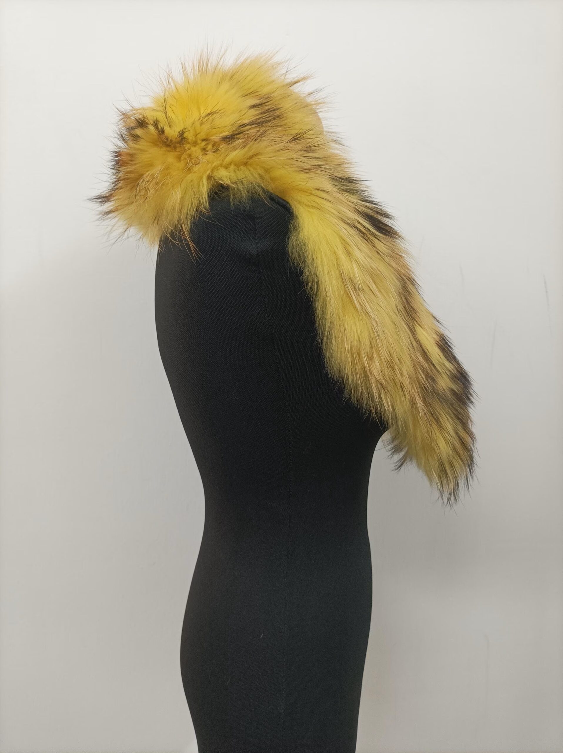 Yellow Finn Raccoon Fur Collar: Winter Coat Accessory - Image 6