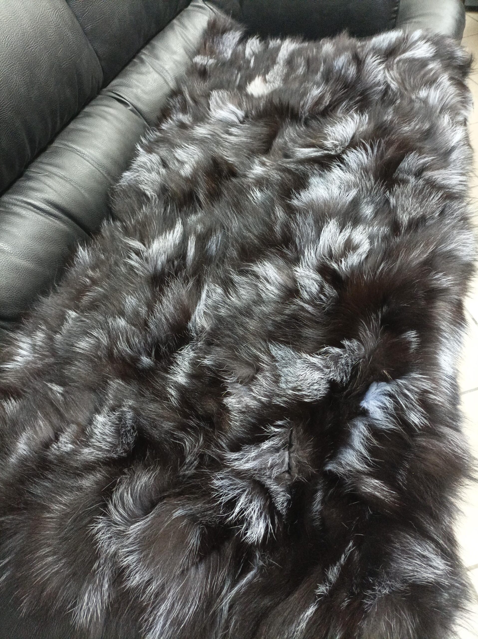 Real Fox Fur Blanket: Soft Fluffy Home Throw - Image 3