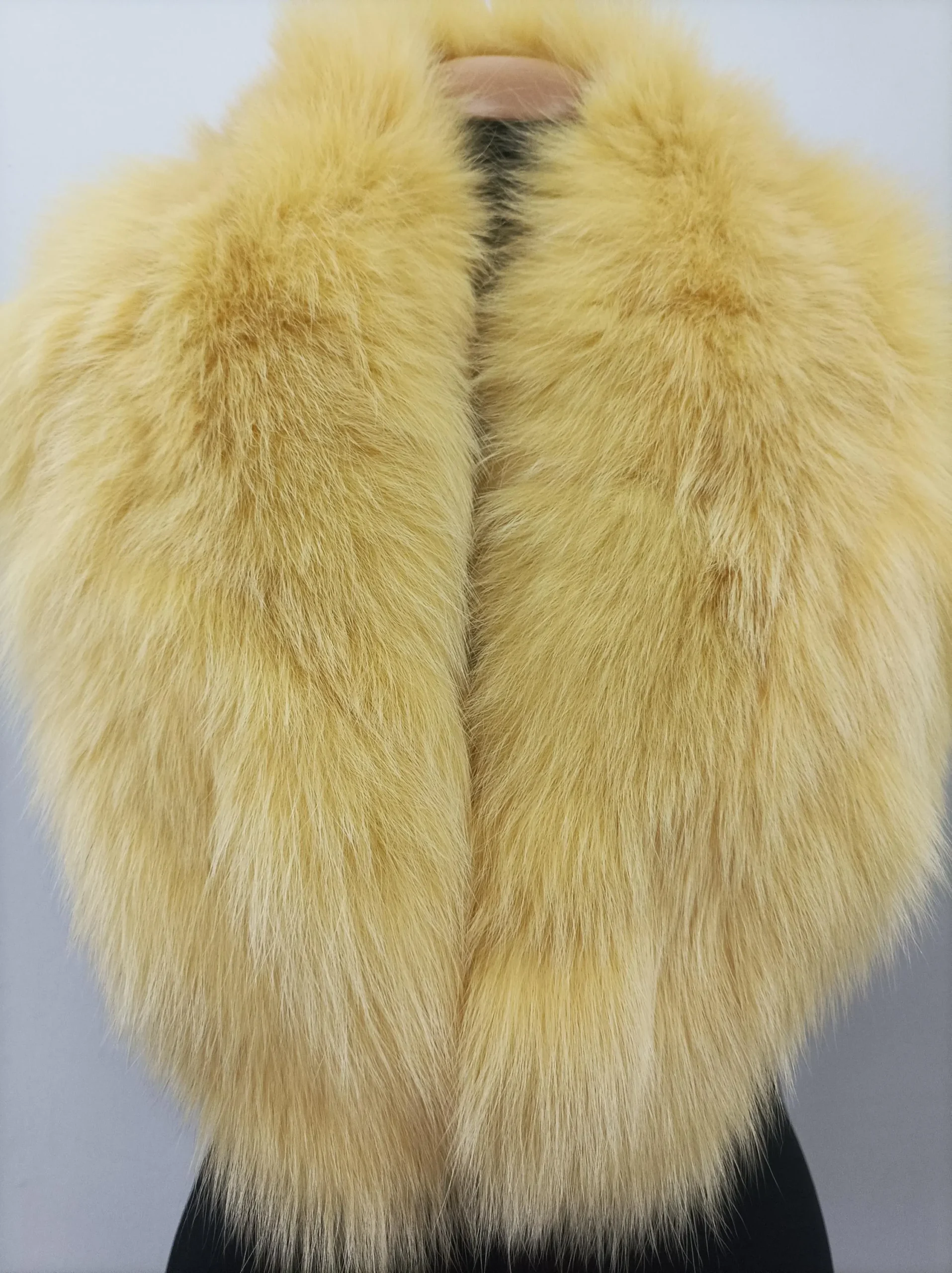 Real Fox Fur Collar: Winter Coat Accessory (110cm) - Image 2