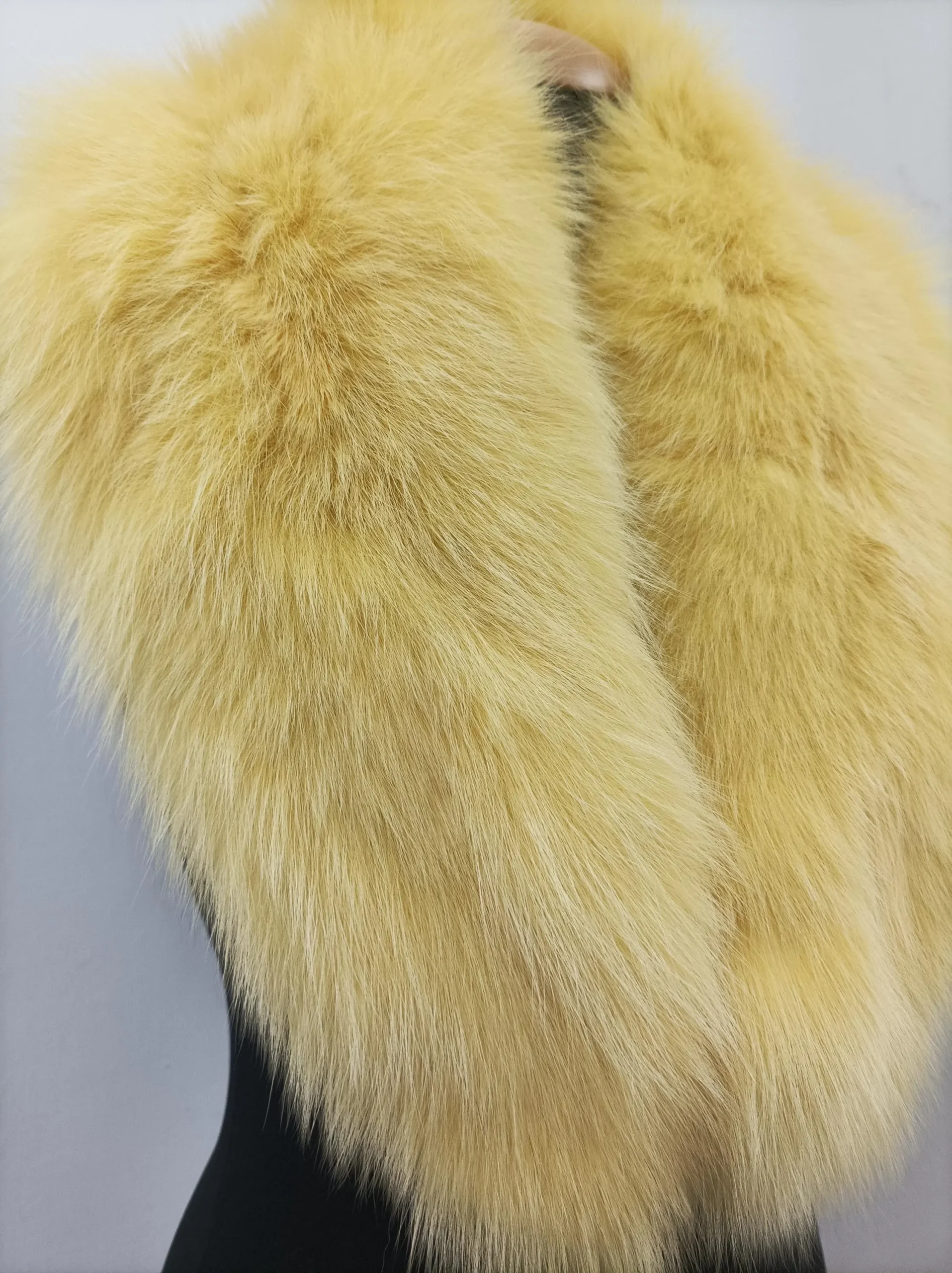 Real Fox Fur Collar: Winter Coat Accessory (110cm) - Image 3