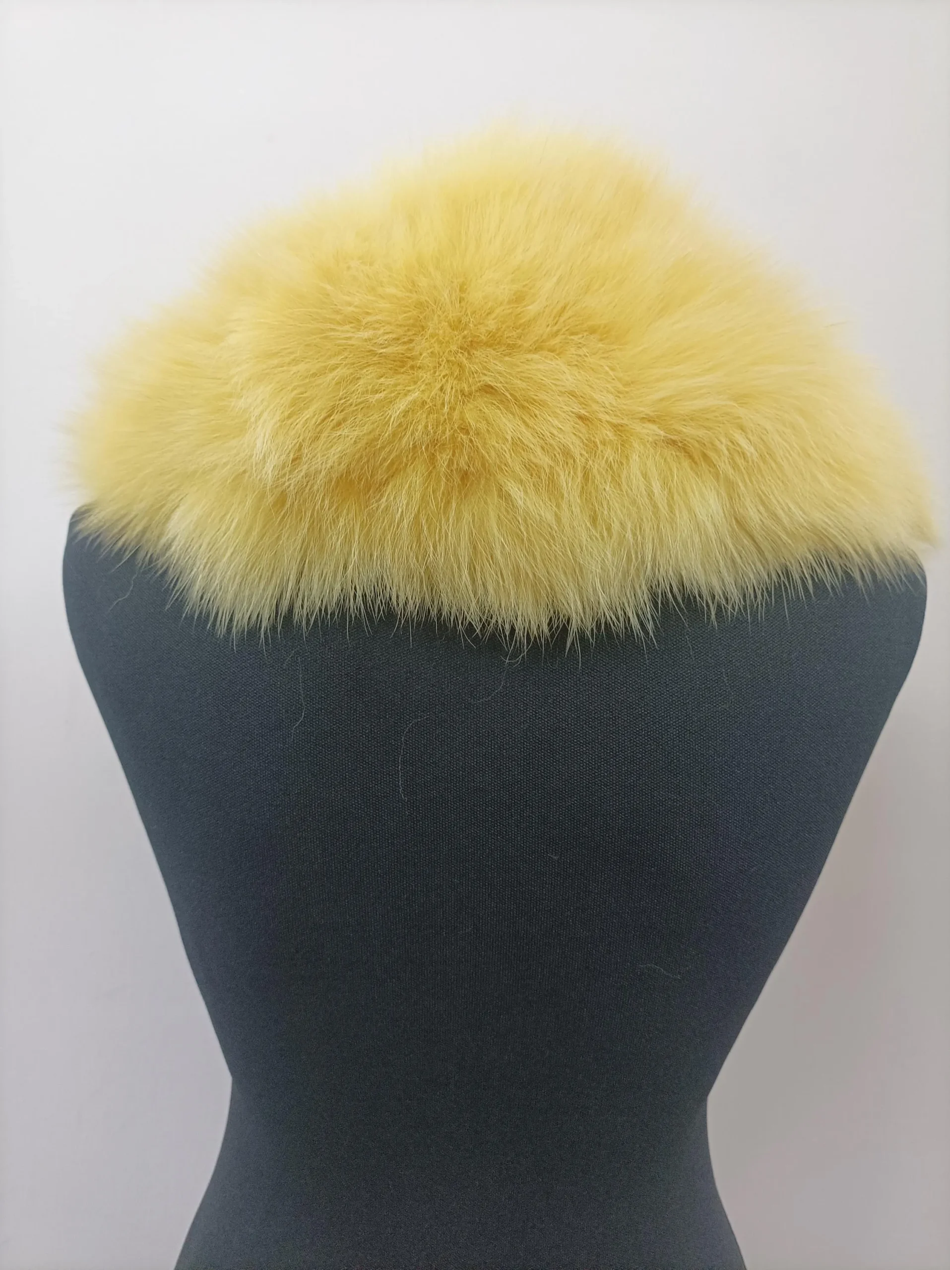 Real Fox Fur Collar: Winter Coat Accessory (110cm) - Image 4
