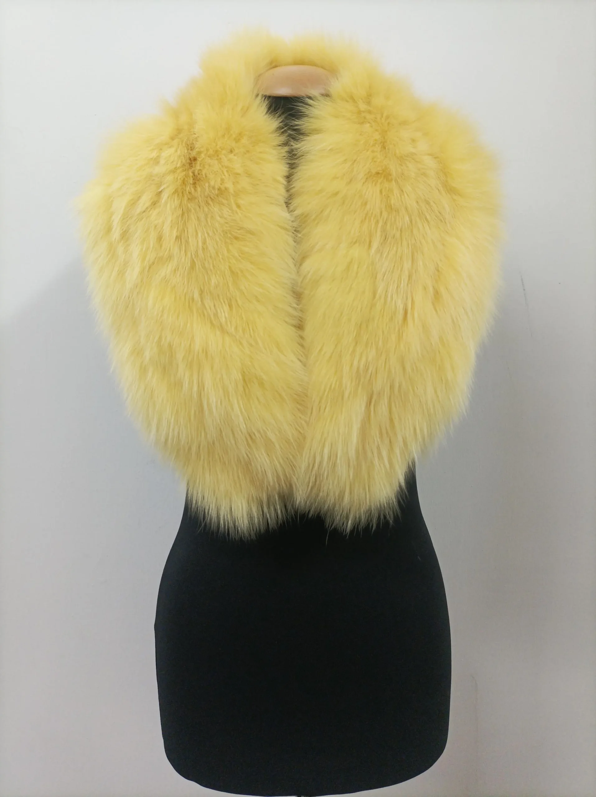 Real Fox Fur Collar: Winter Coat Accessory (110cm) - Image 5