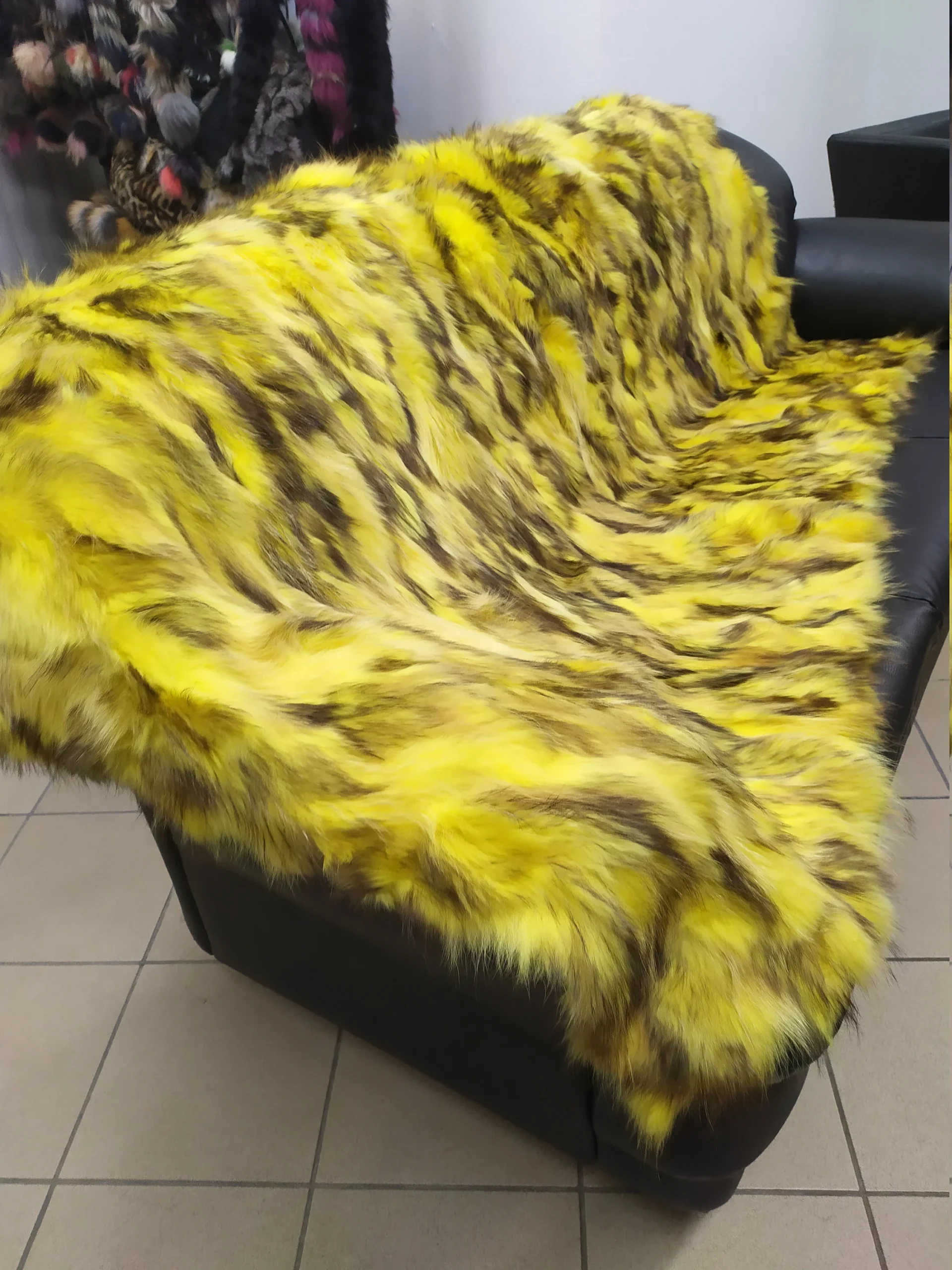 Real Finn Raccoon fur blanket throw yellow color, Home warmer - Image 3