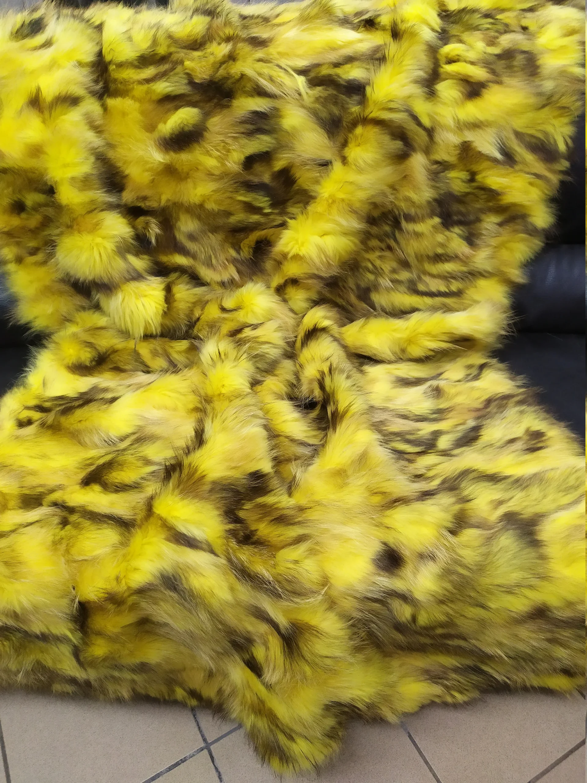 Real Finn Raccoon fur blanket throw yellow color, Home warmer - Image 4