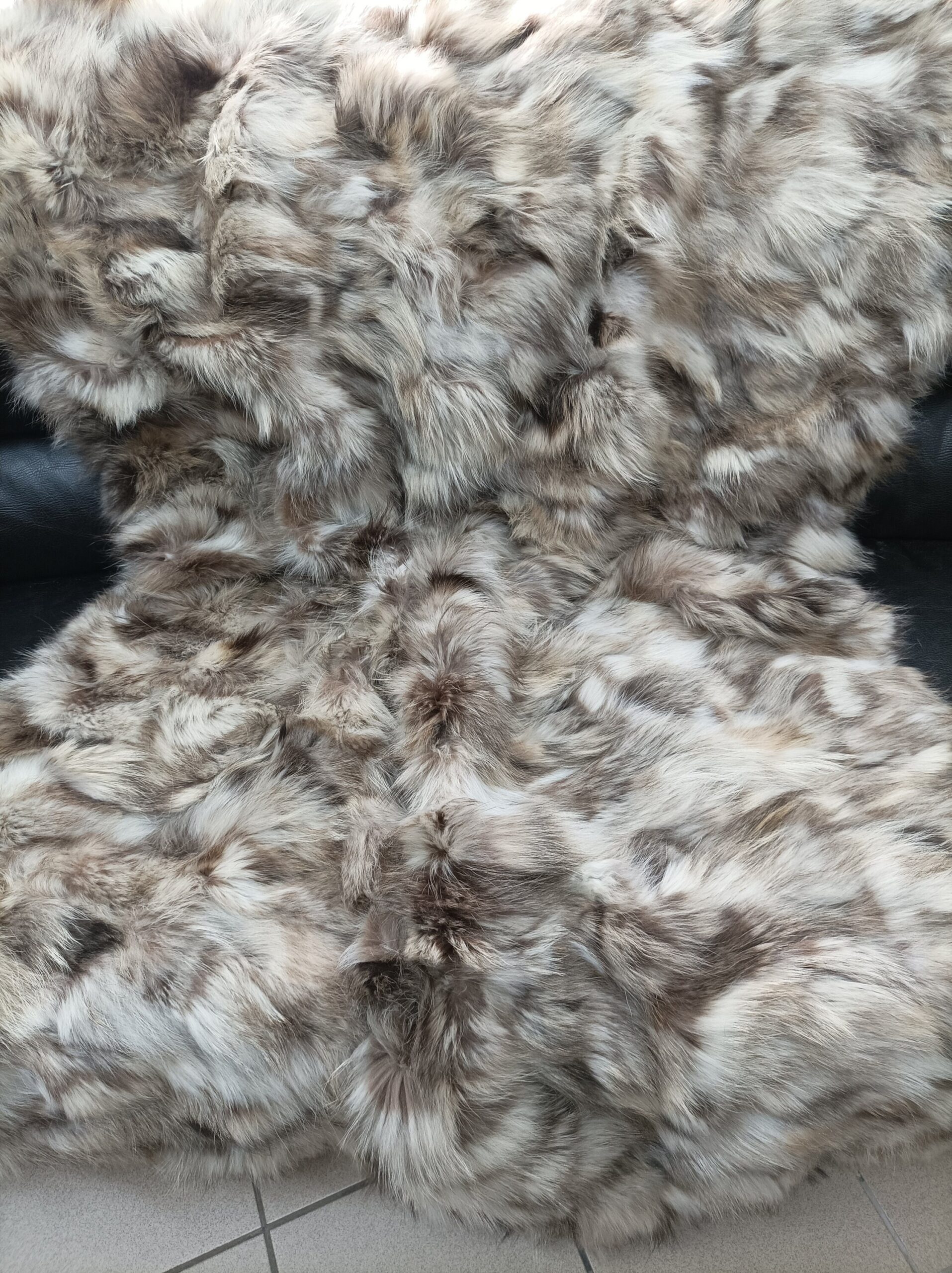 Real Finn raccoon fur blanket throw, snutap beige and brown with highlights color, Home warmer - Image 3