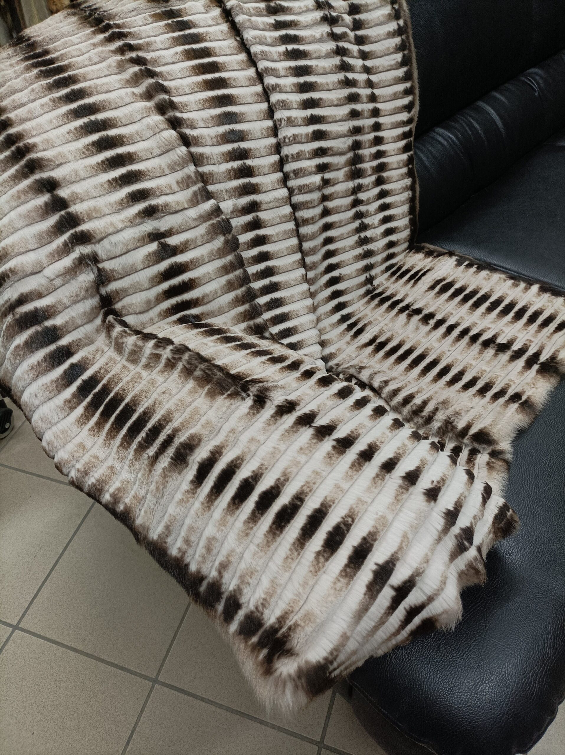 Real Rabbit fur shorn with patterns blanket throw, Home warmer - Image 3