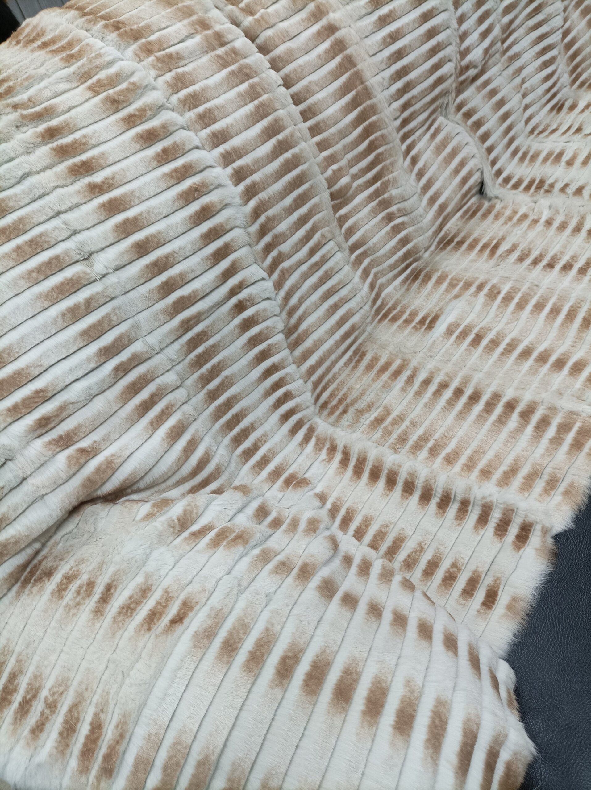 Real Rabbit fur shorn with patterns blanket throw, Home warmer - Image 5