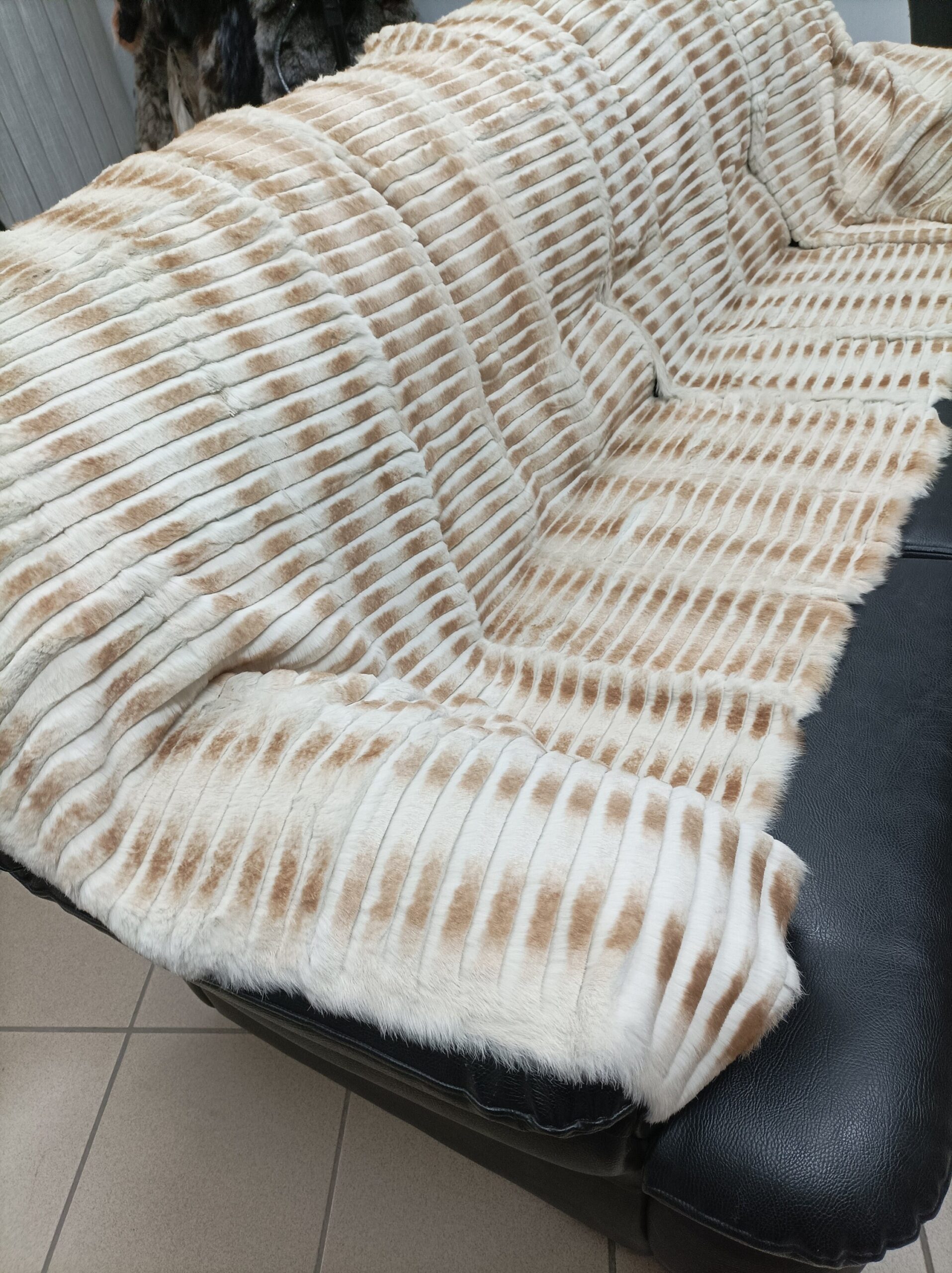 Real Rabbit fur shorn with patterns blanket throw, Home warmer - Image 6