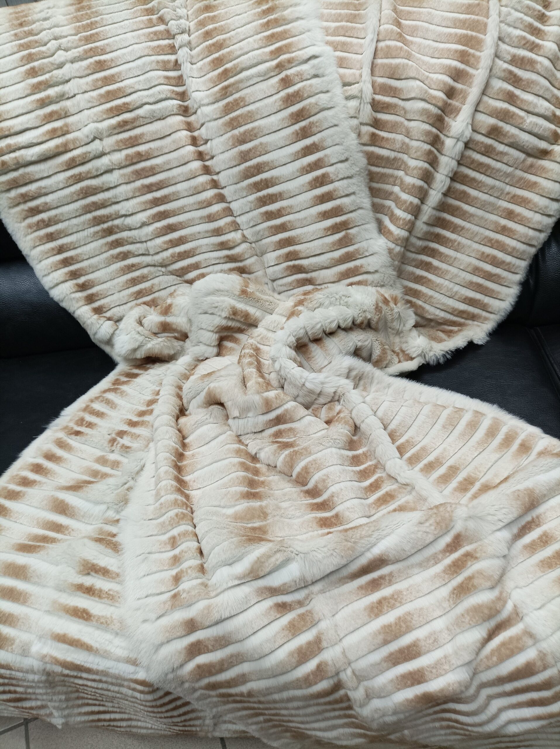 Real Rabbit fur shorn with patterns blanket throw, Home warmer - Image 2