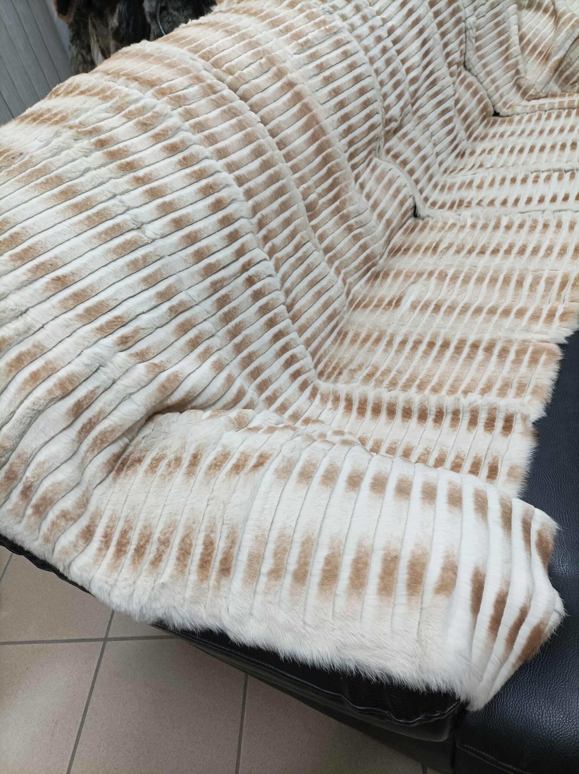 Real Rabbit fur shorn with patterns blanket throw, Home warmer - Image 3