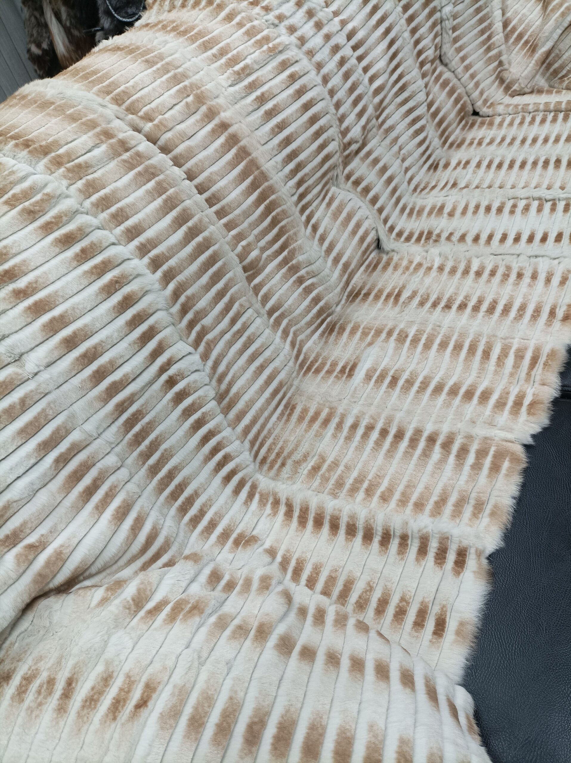 Real Rabbit fur shorn with patterns blanket throw, Home warmer - Image 4