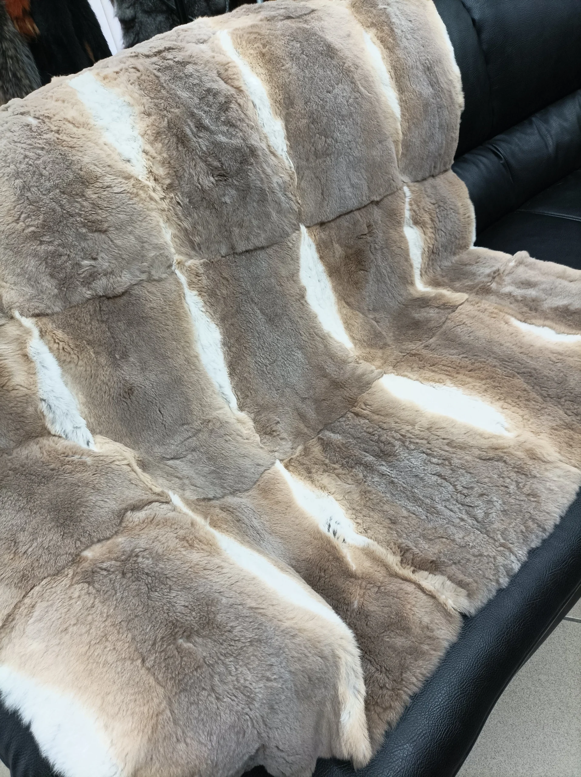 Real Orilak-Rex rabbit fur blanket throw, natural color, Home warmer - Image 3