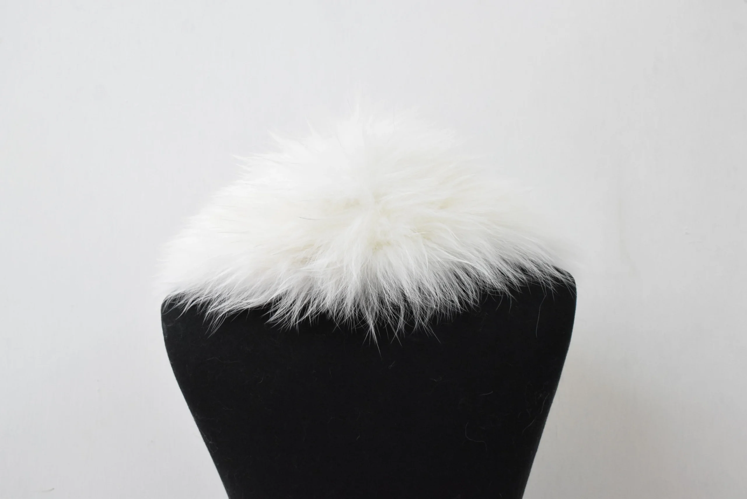 Fox Fur Collar: Golden Winter Coat Accessory - Image 2