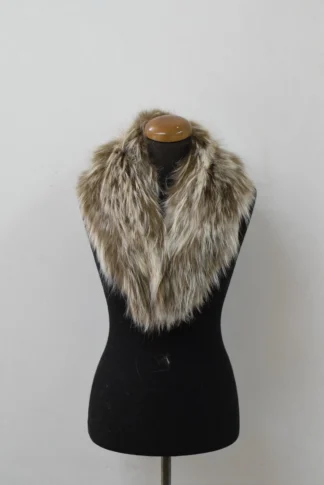 Finn Raccoon Fur Collar: Brown & White Winter Coat Accessory
