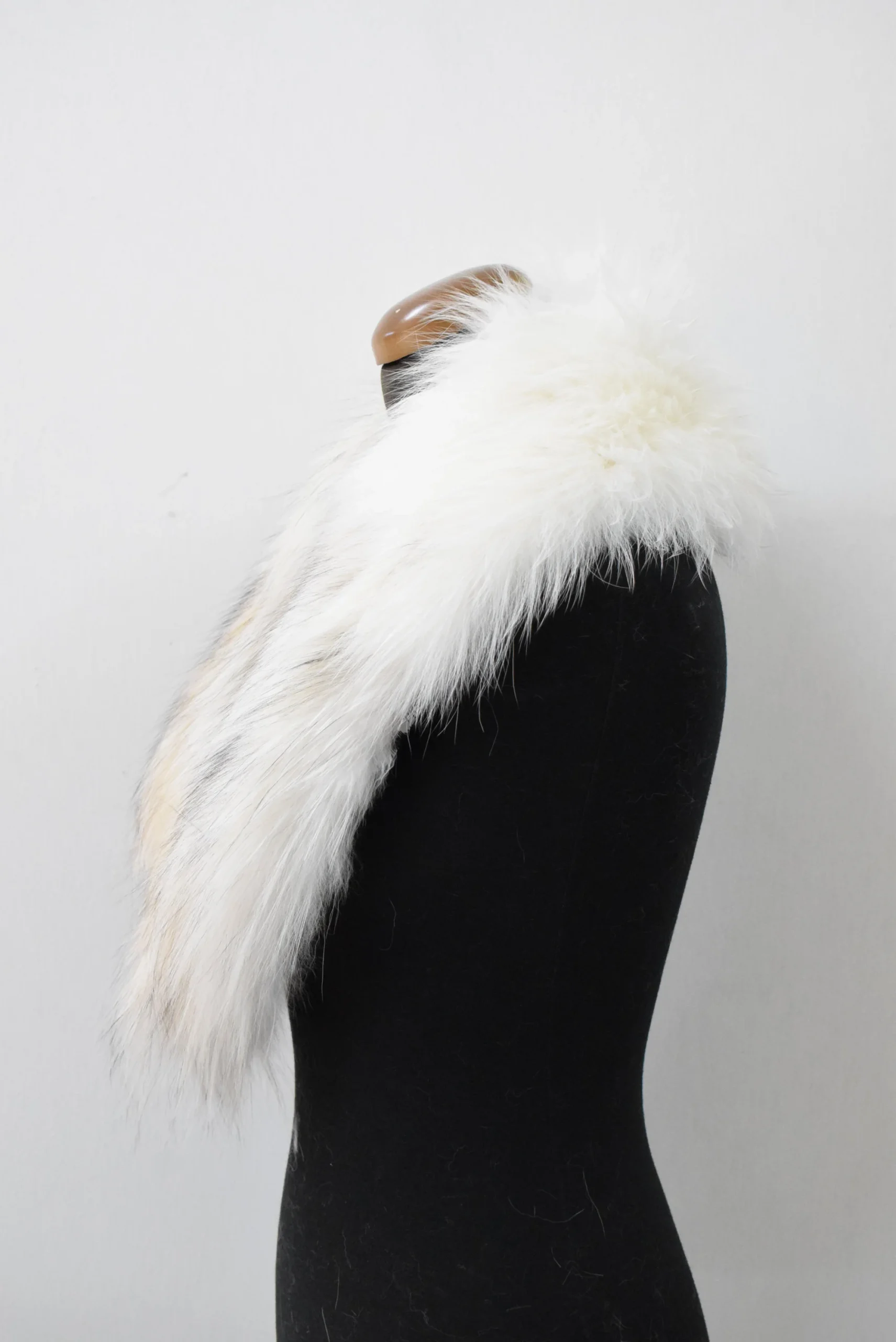 Fox Fur Collar: Golden Winter Coat Accessory - Image 4