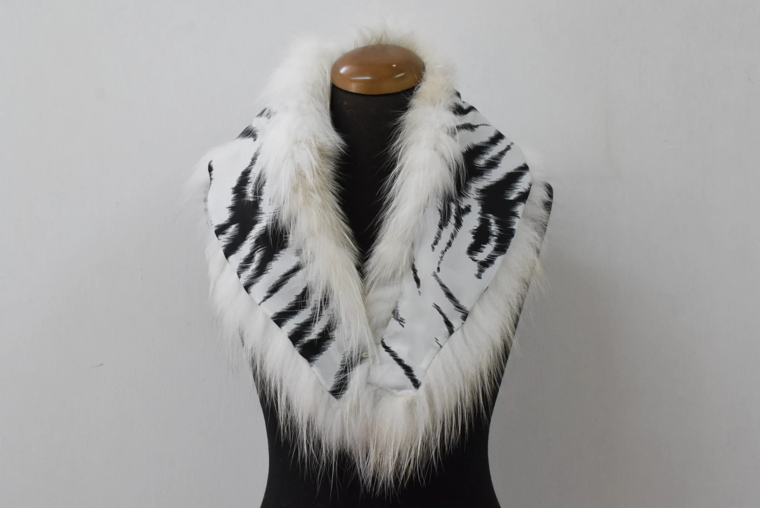Fox Fur Collar: Golden Winter Coat Accessory - Image 5