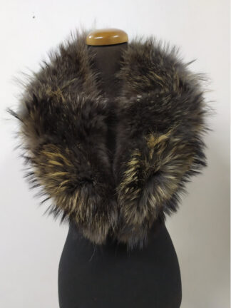 Finn Raccoon Fur Collar: Gray & Green Winter Coat Accessory