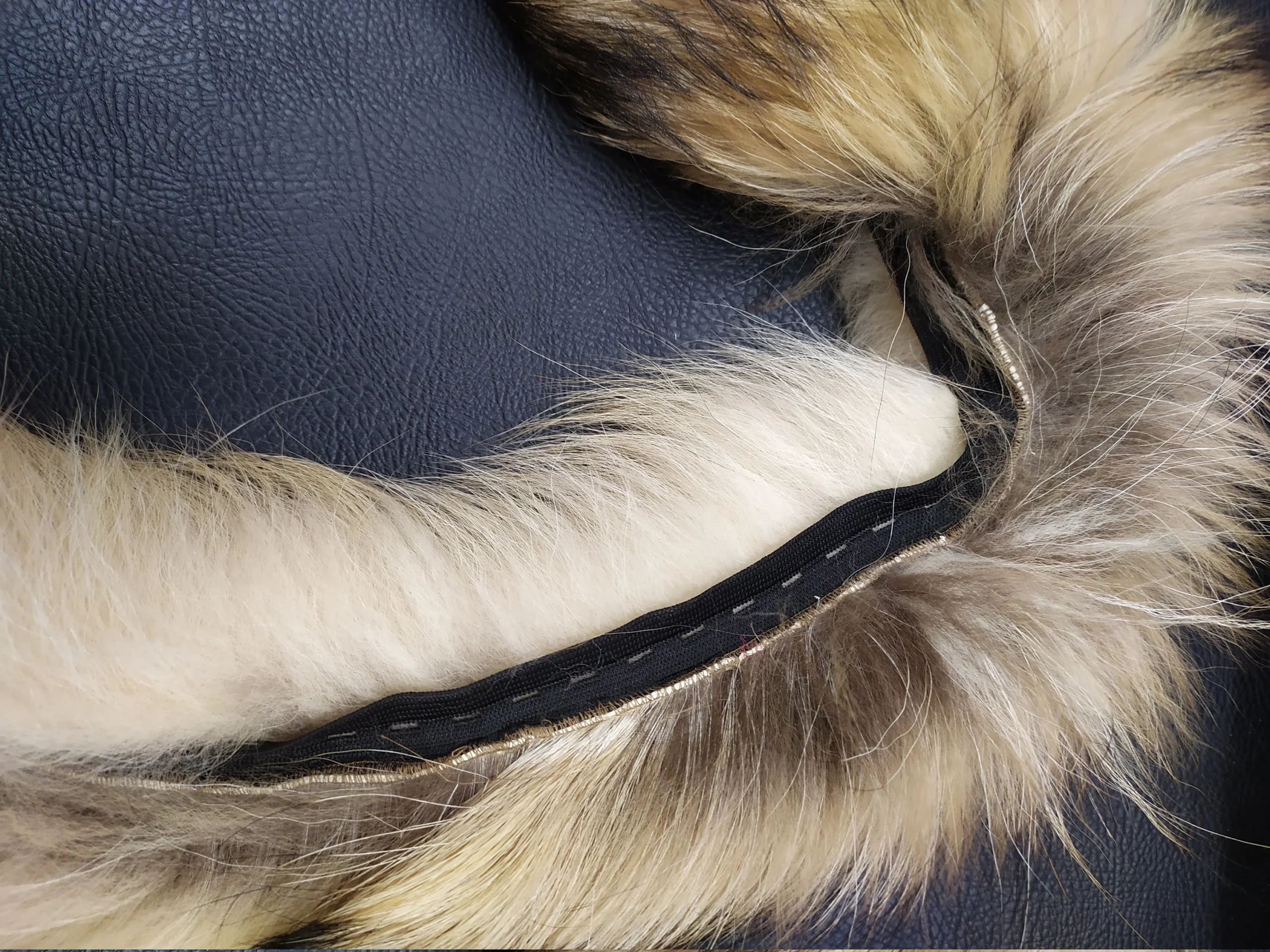 Real Finn Raccoon Fur Hood Trim - Natural Color Fur Scarf (73cm) - Image 5
