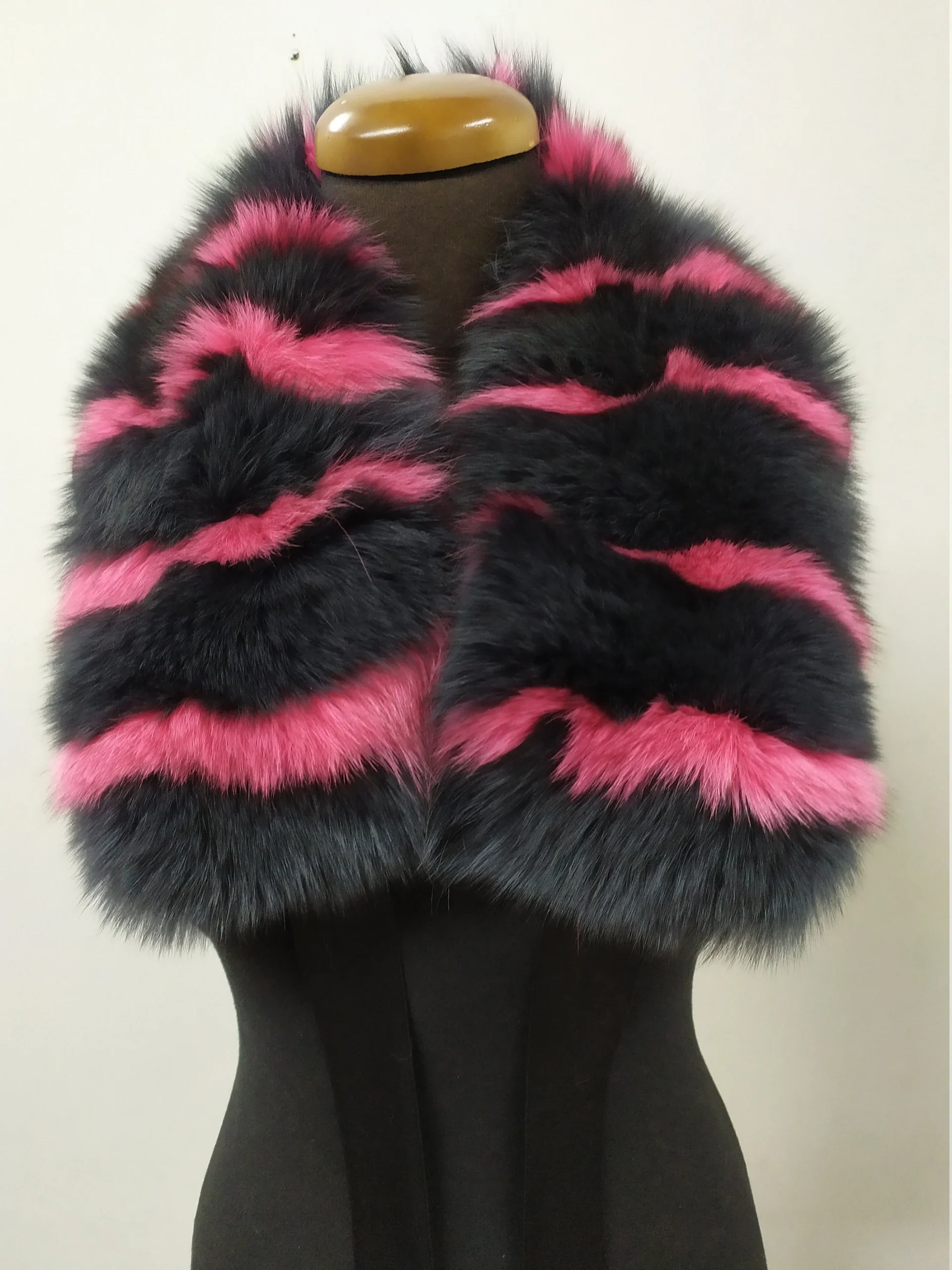 Real Fox Fur Collar: Winter Coat Accessory - Image 3