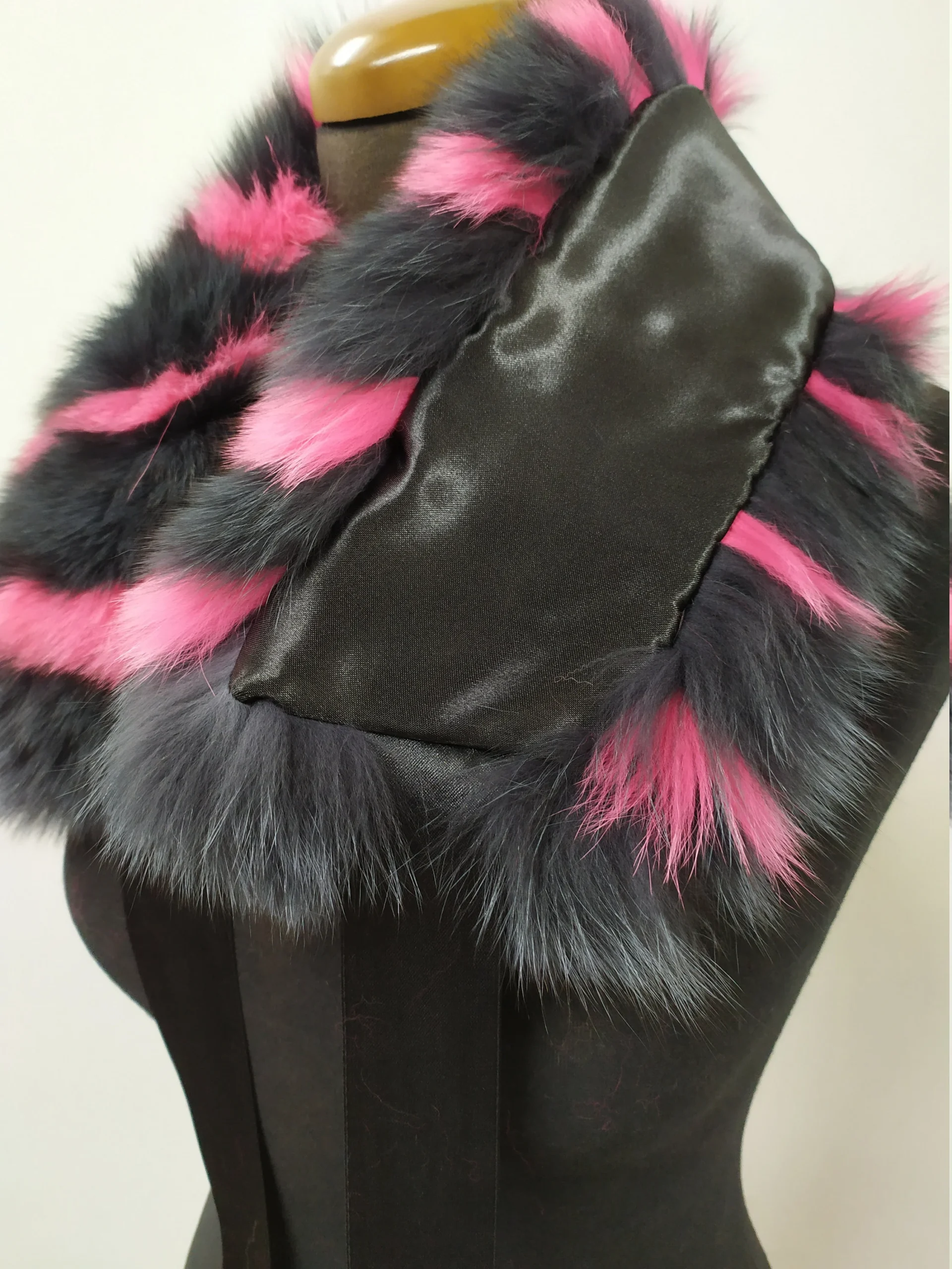 Real Fox Fur Collar: Winter Coat Accessory - Image 5