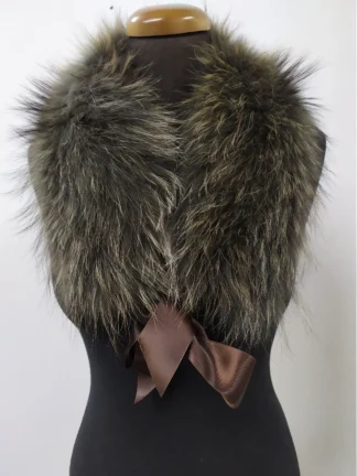 Finn Raccoon Fur Collar: Green Winter Coat Accessory