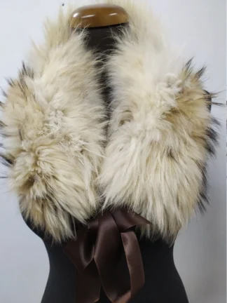 Finn Raccoon Fur Collar: Ecru Winter Coat Accessory