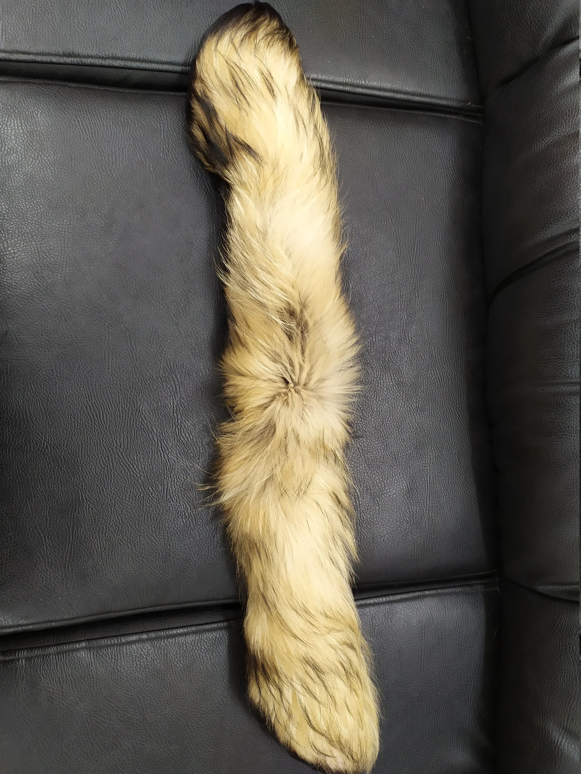 Real Finn Raccoon Fur Hood Trim - Natural Color Fur Scarf (73cm) - Image 4