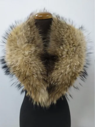 Finn Raccoon Fur Collar: Natural Winter Coat Accessory