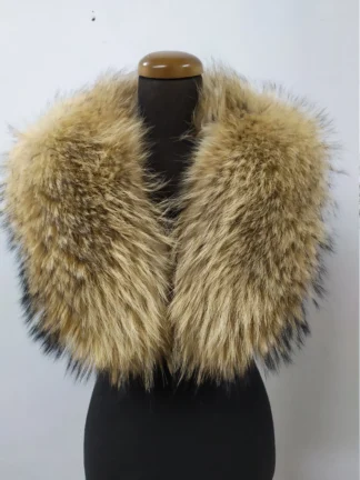 Finn Raccoon Fur Collar: Natural Winter Coat Accessory