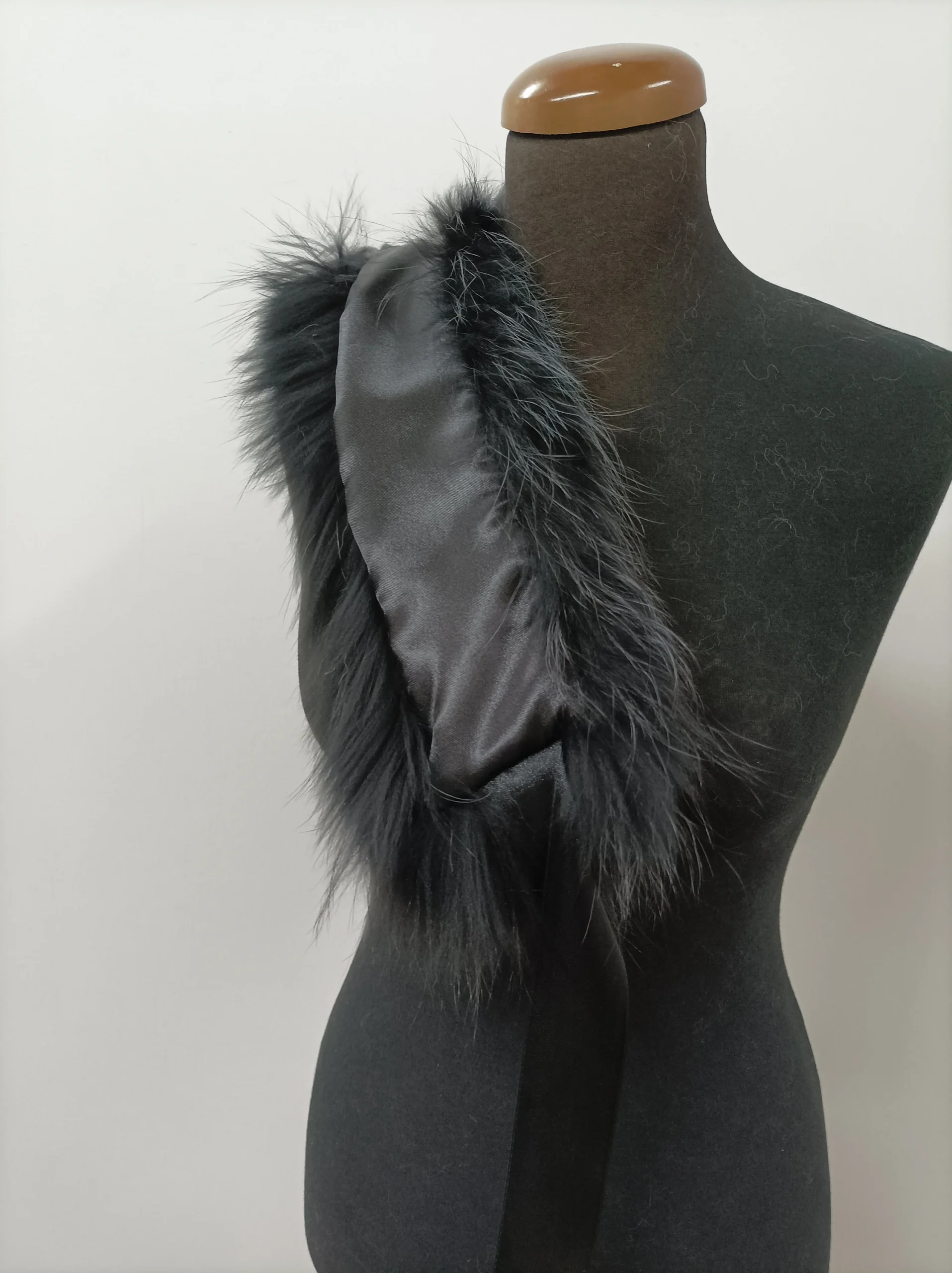 Finn Raccoon Fur Collar, High Quality Winter Coat Accessory - Image 4