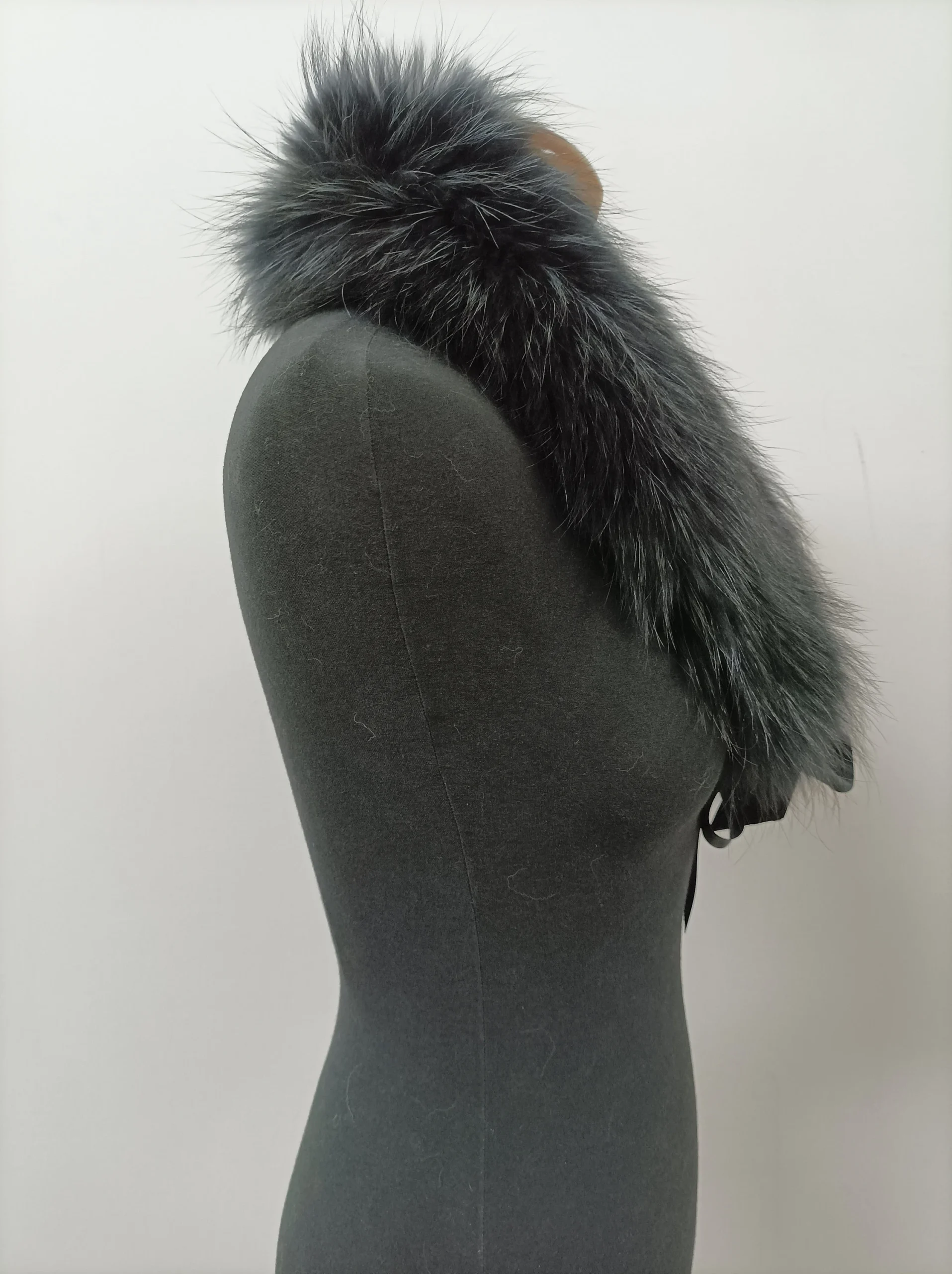 Finn Raccoon Fur Collar, High Quality Winter Coat Accessory - Image 5