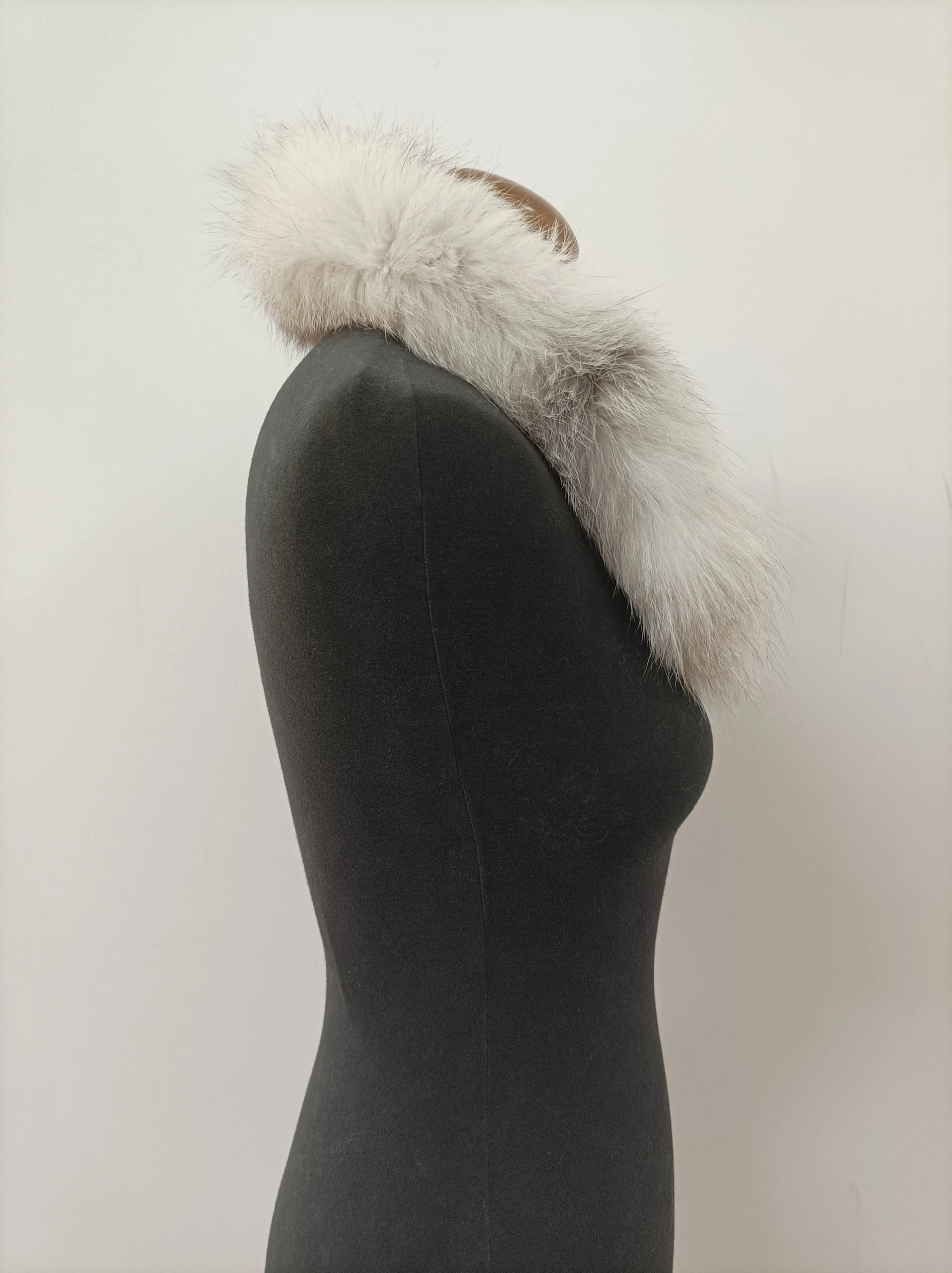 Platinum Fox Fur Hood Trim: Sew-On Fur Scarf (73cm) - Image 4