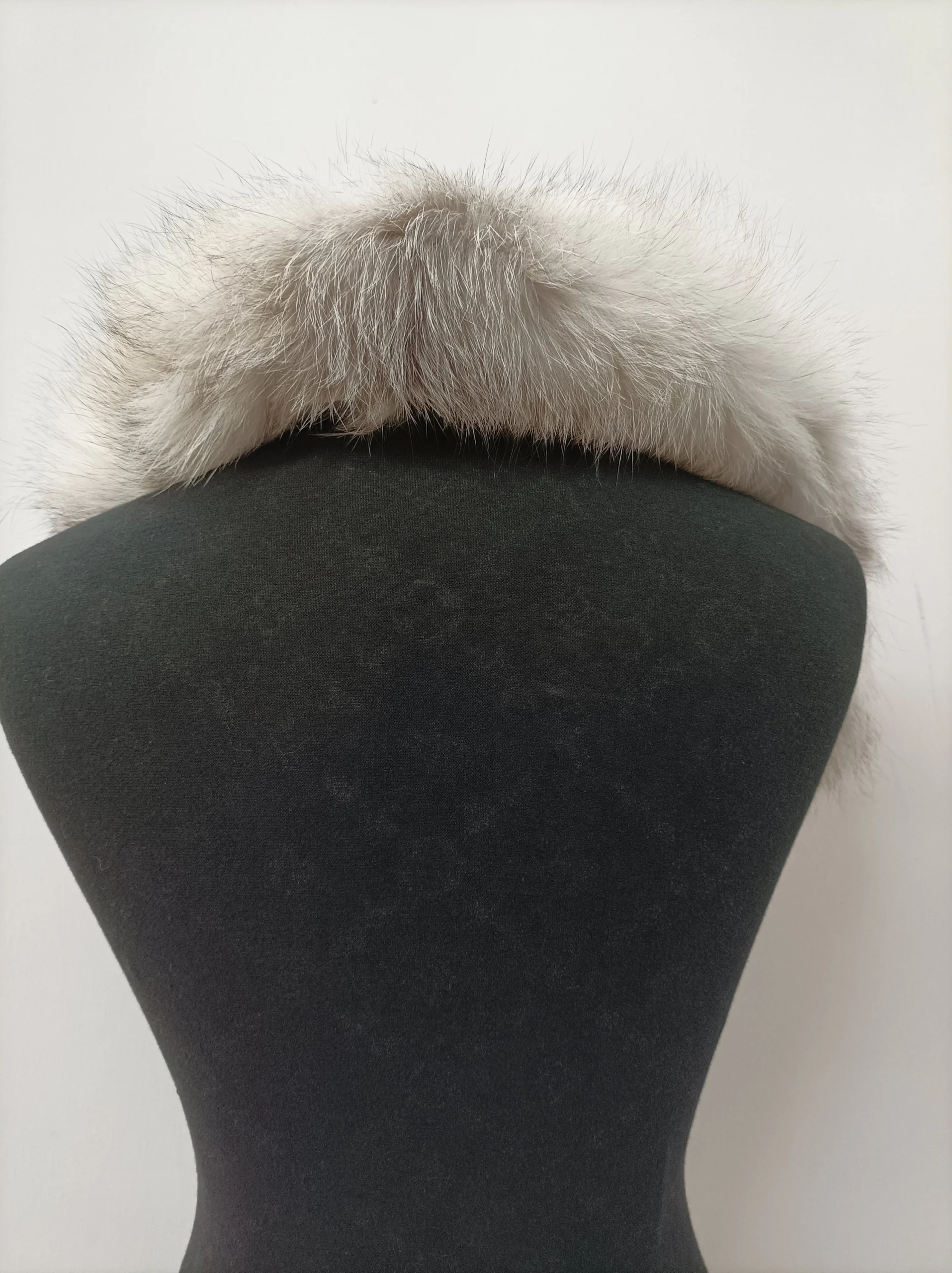 Platinum Fox Fur Hood Trim: Sew-On Fur Scarf (73cm) - Image 6