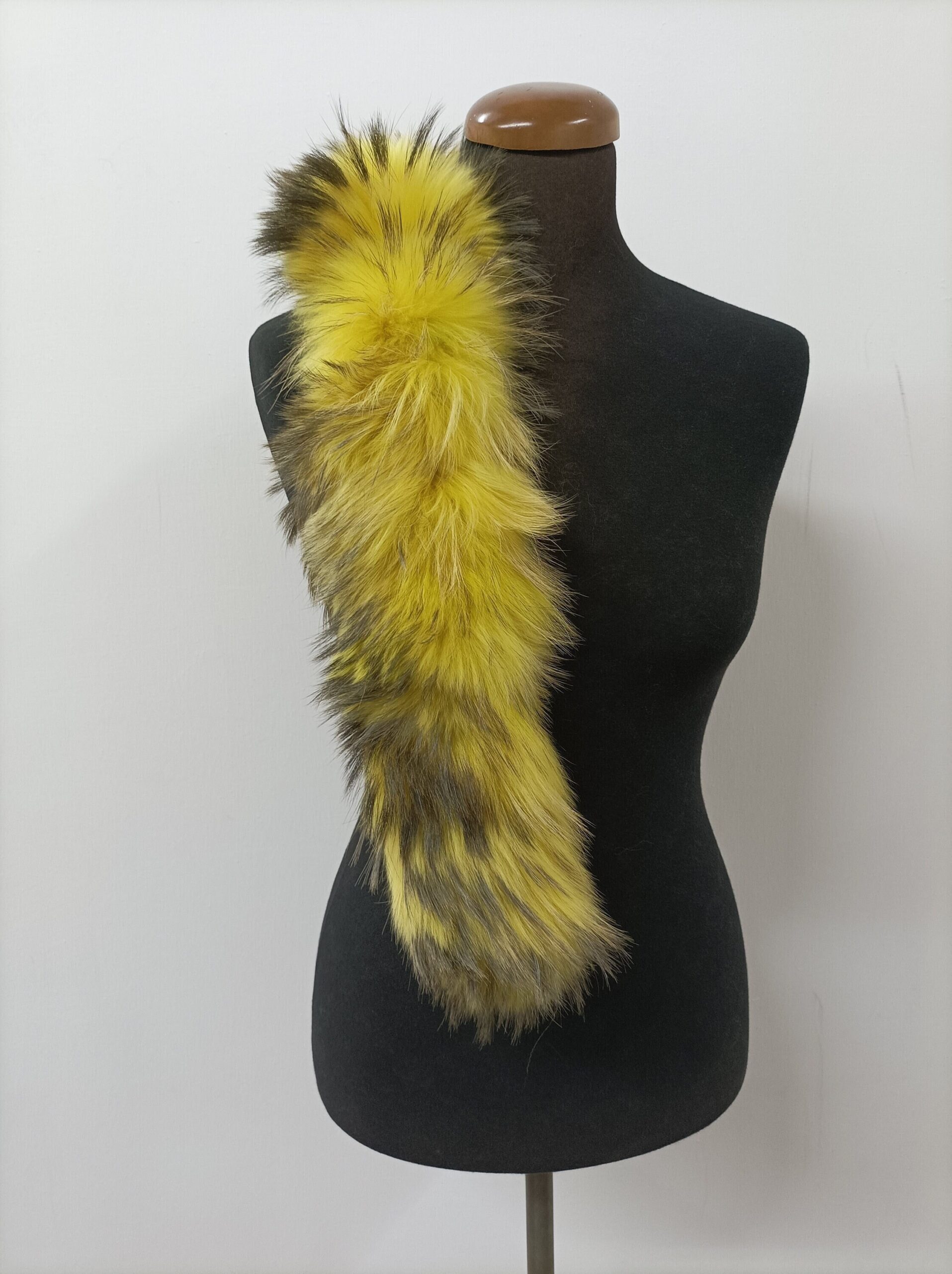 Yellow Finn Raccoon Fur Hood Trim: 73cm Fur Scarf - Image 2