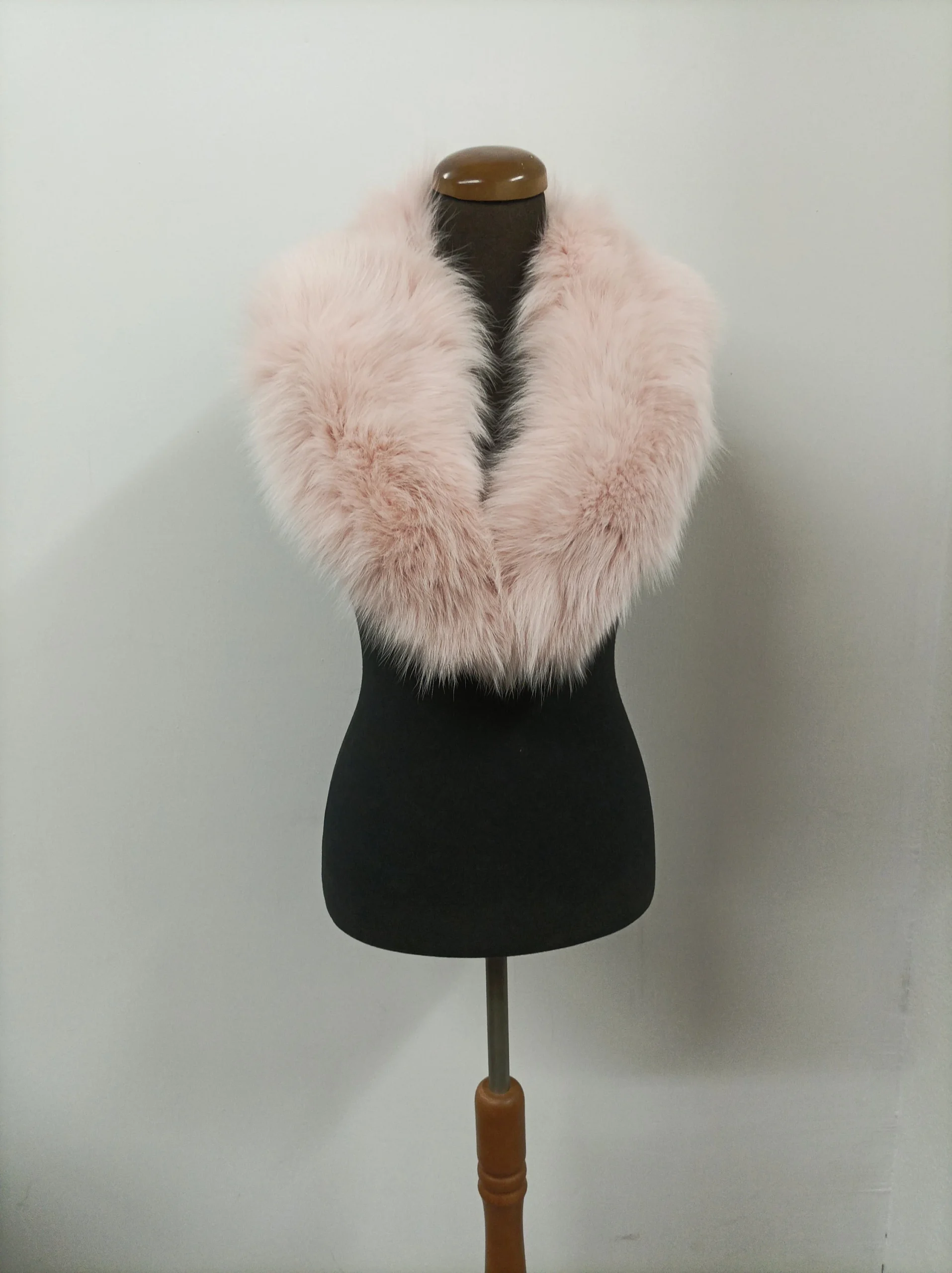 Pink Fox Fur Collar: Winter Coat Accessory - Image 7