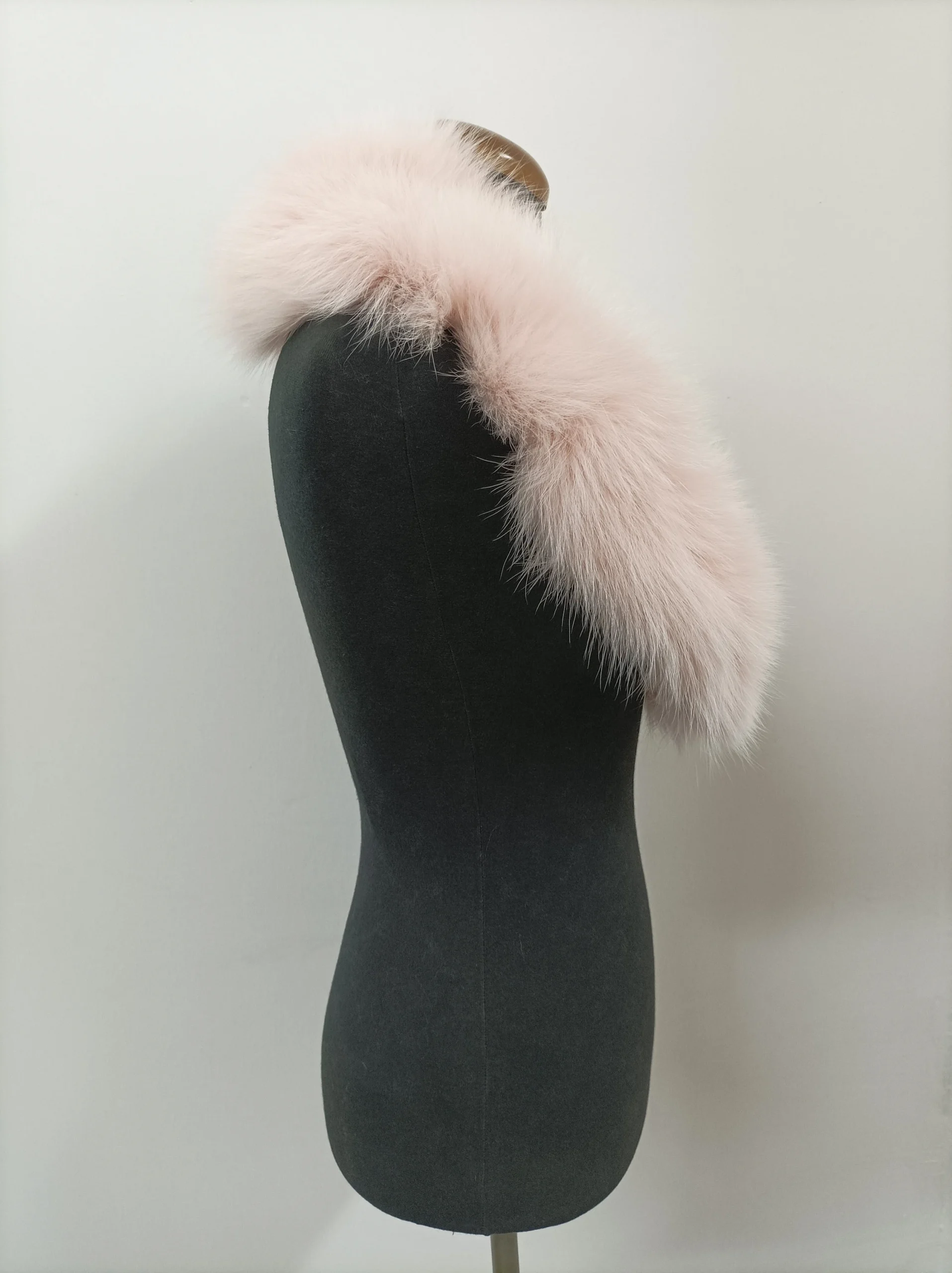 Pink Fox Fur Collar: Winter Coat Accessory - Image 2