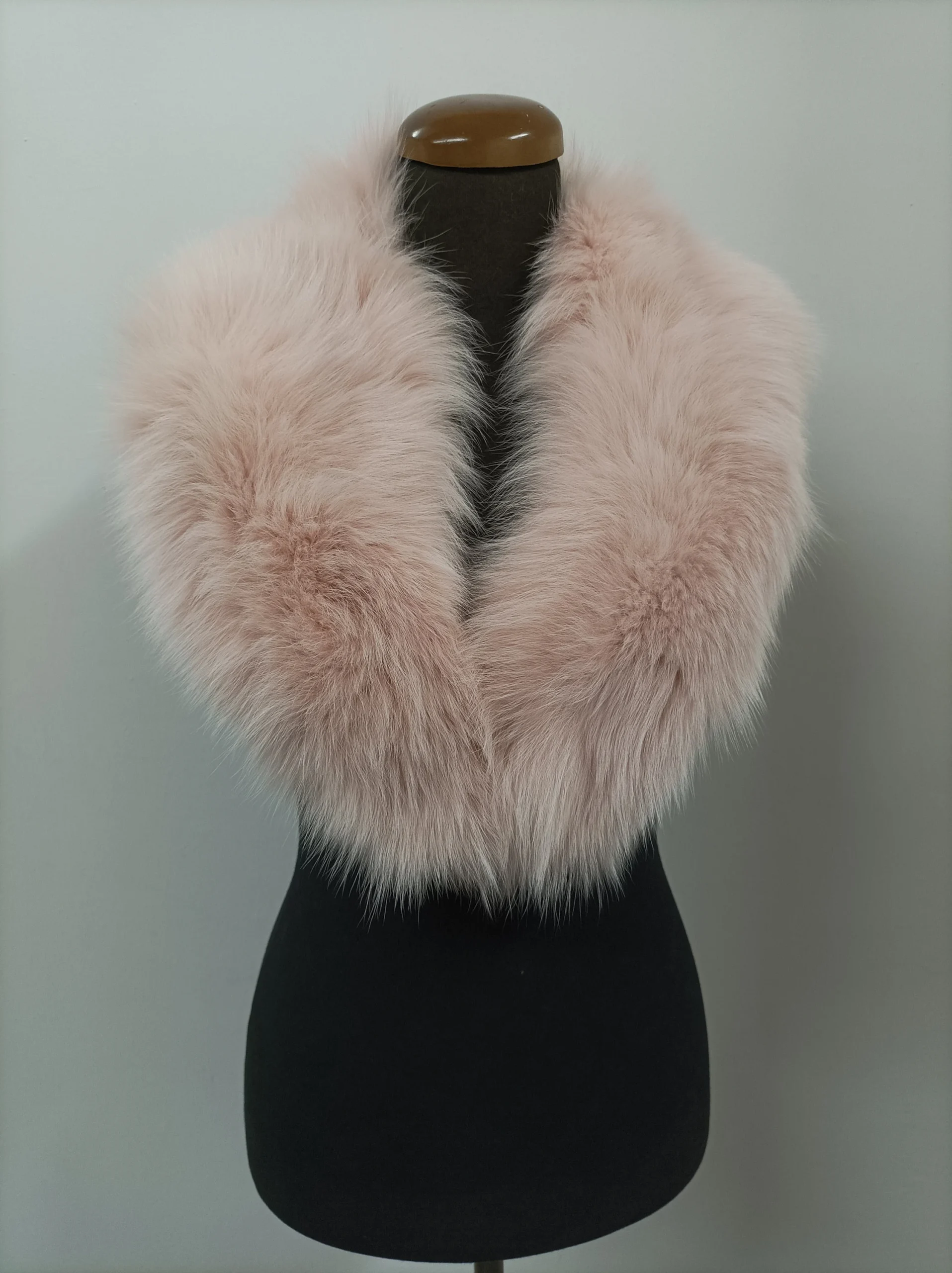 Pink Fox Fur Collar: Winter Coat Accessory - Image 3