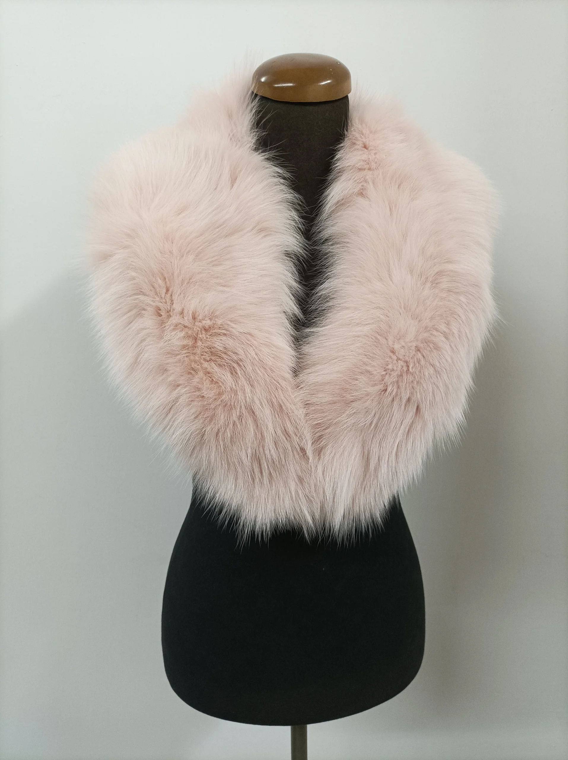 Pink Fox Fur Collar: Winter Coat Accessory - Image 4
