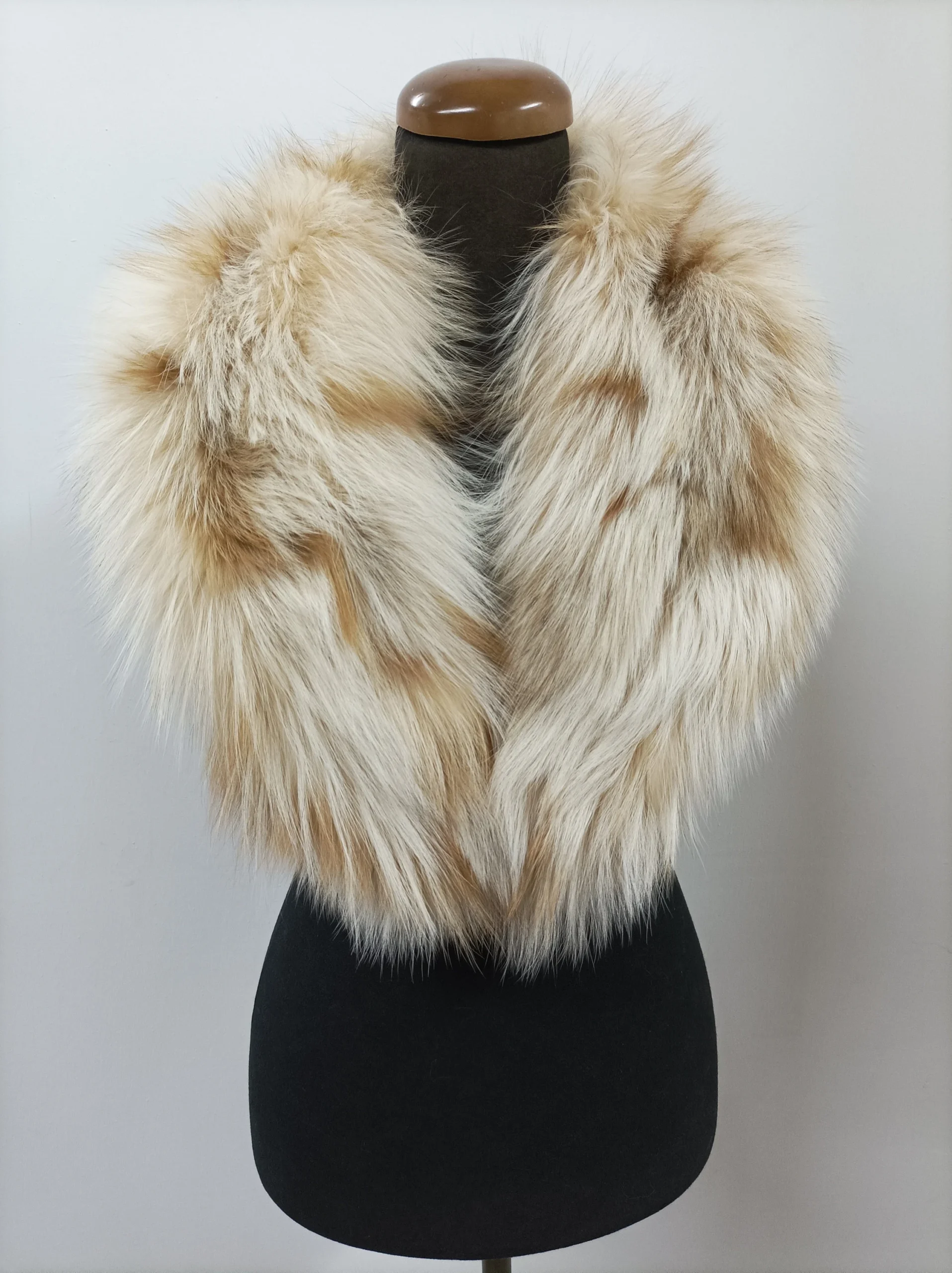 Real Fox Fur Collar: Winter Coat Accessory - Image 3