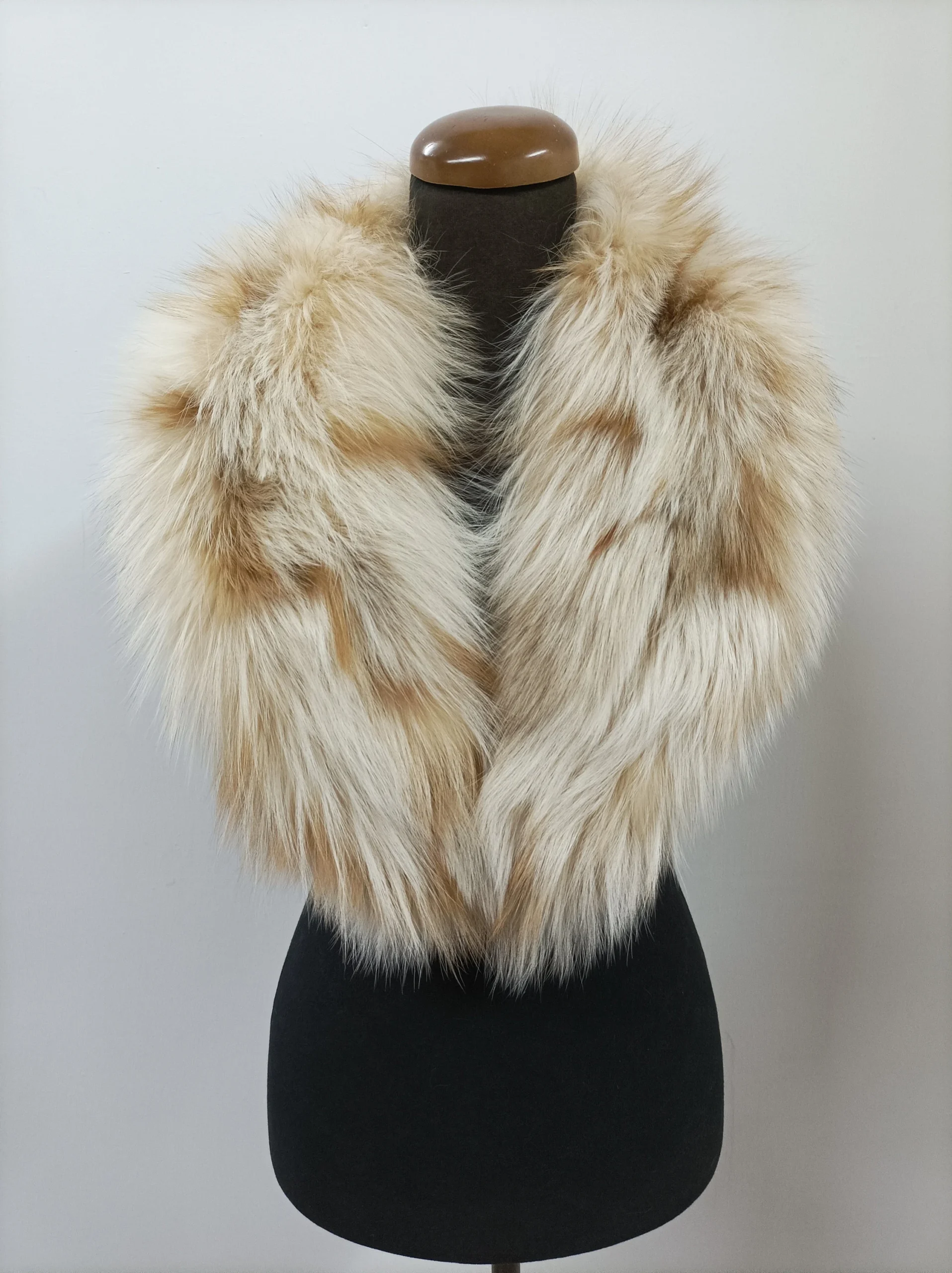 Real Fox Fur Collar: Winter Coat Accessory - Image 4