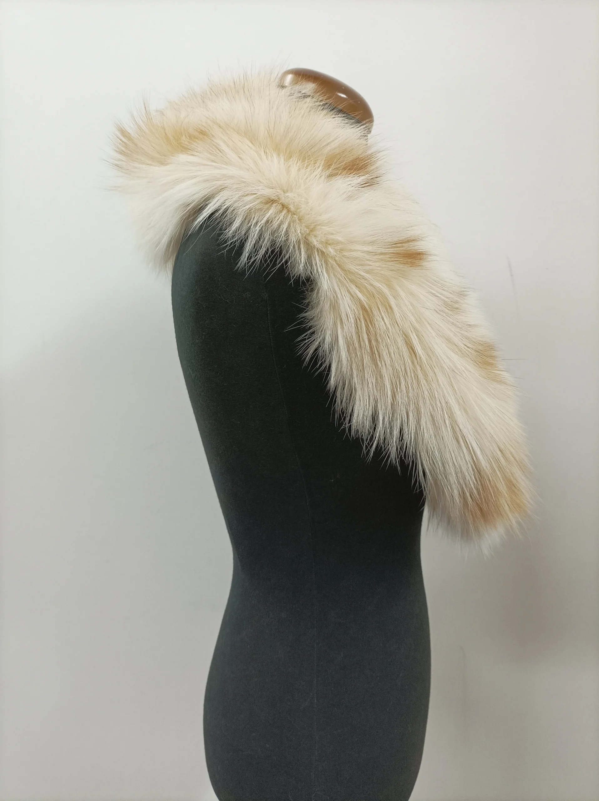 Real Fox Fur Collar: Winter Coat Accessory - Image 2